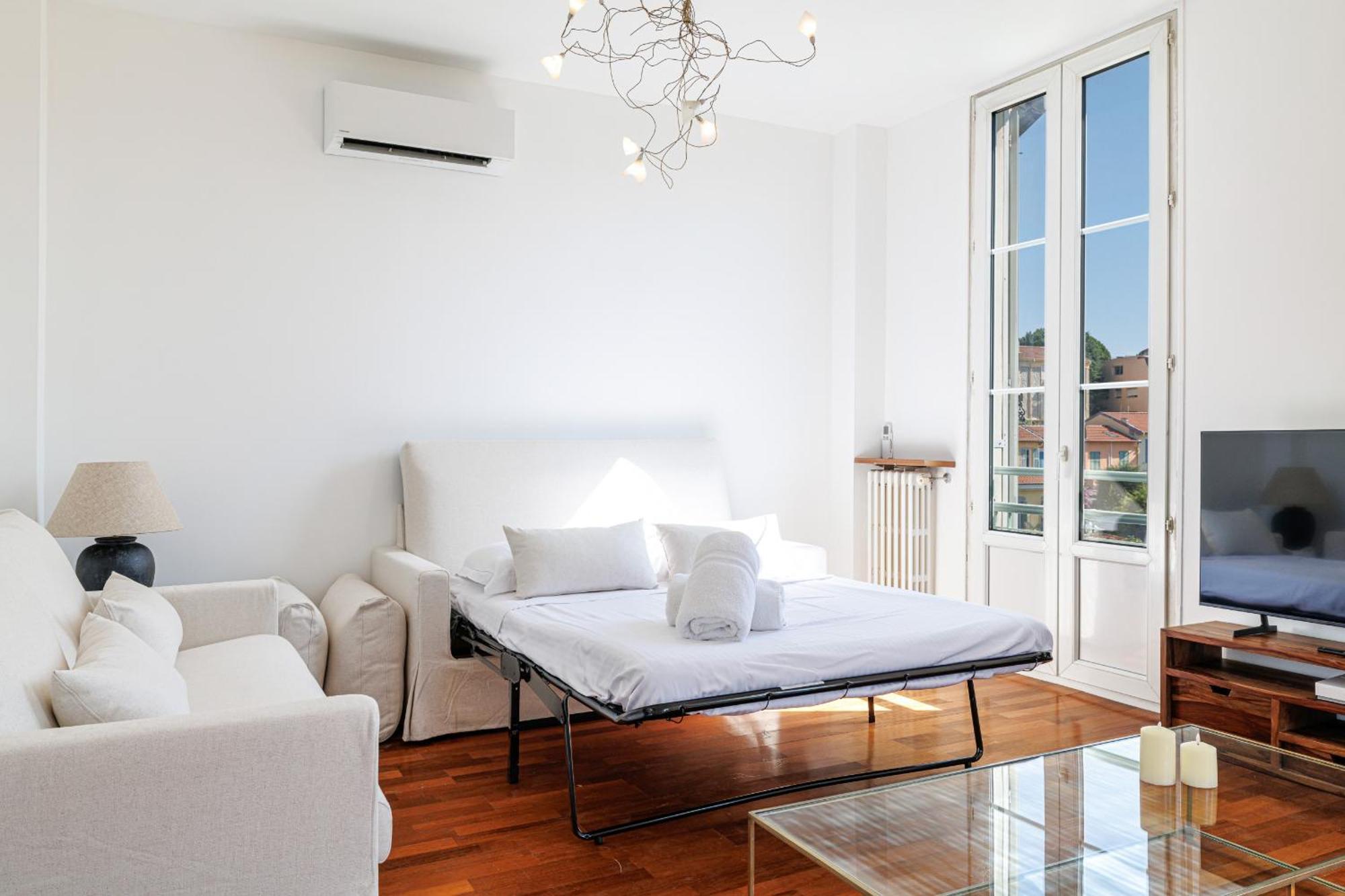 Wide 1 Bdr Quiet Area Open View