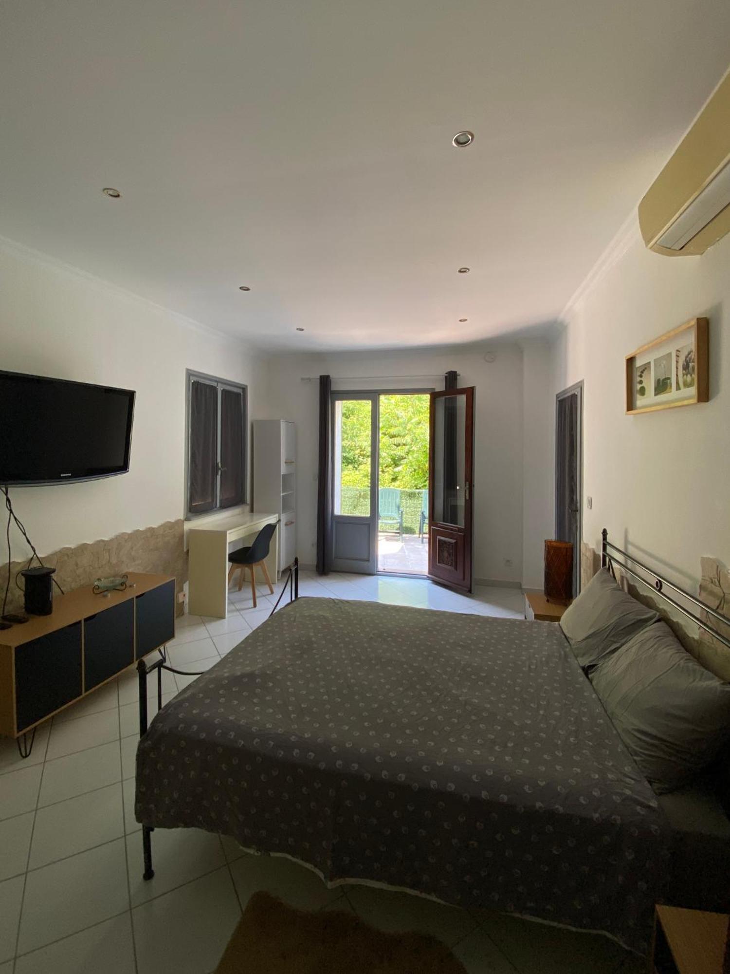 Serenice - F2 Au Calme, Climatise, Wifi Et Parking Gratuit