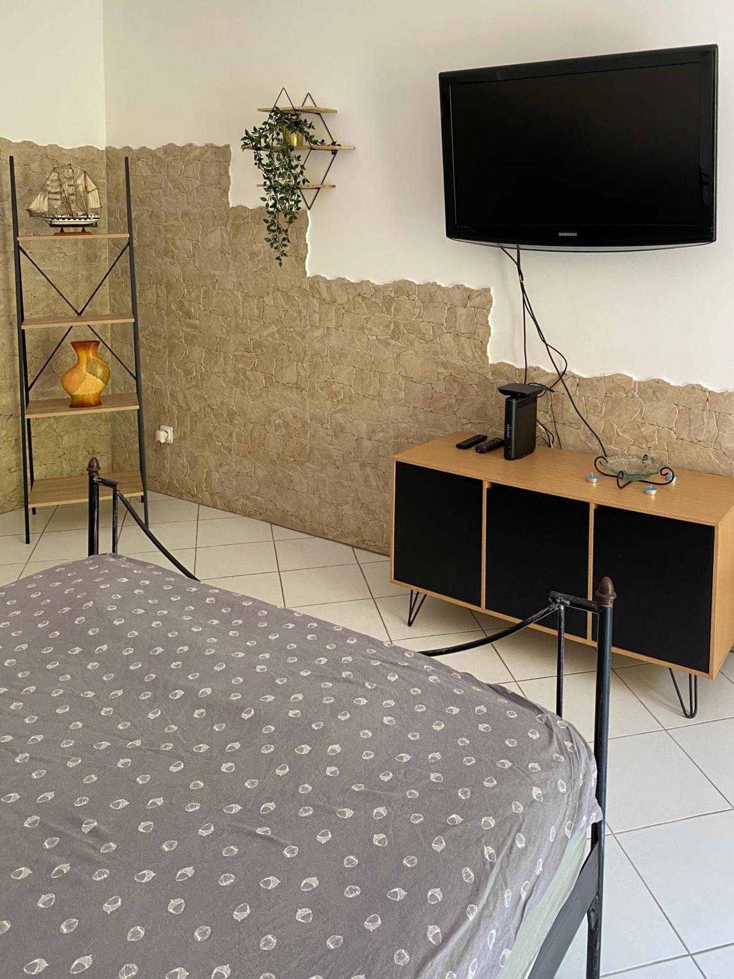 Holiday home Serenice - F2 Au Calme, Climatise, Wifi Et Parking Gratuit Nice