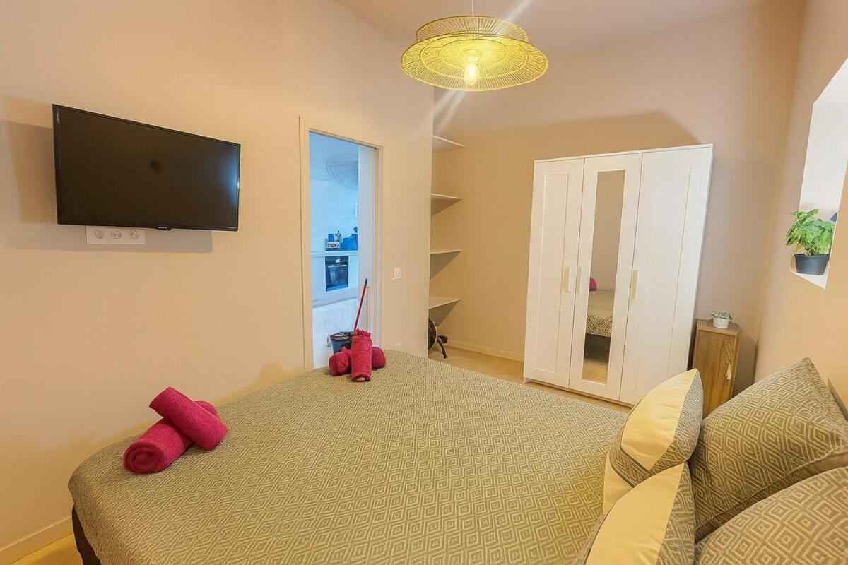 Central- Walk To Massena & Apartment Nice