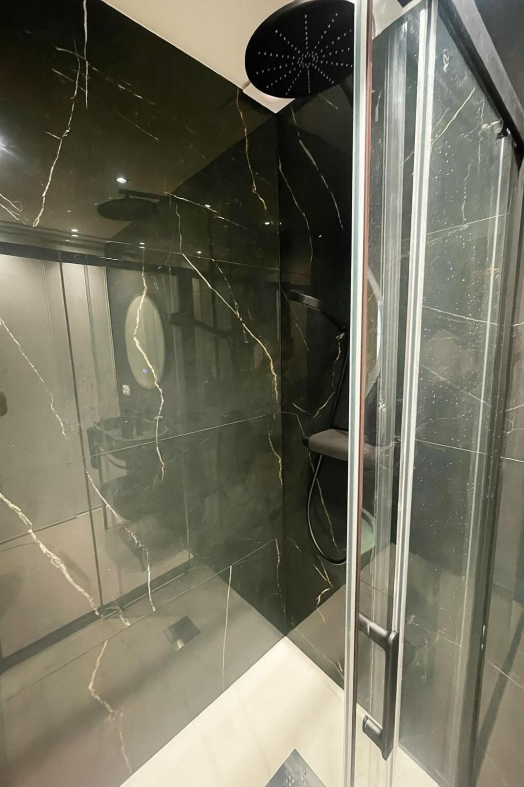 Central- Walk To Massena & Apartment *