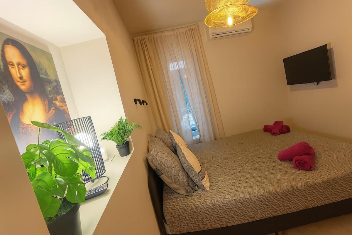 Central- Walk To Massena & *