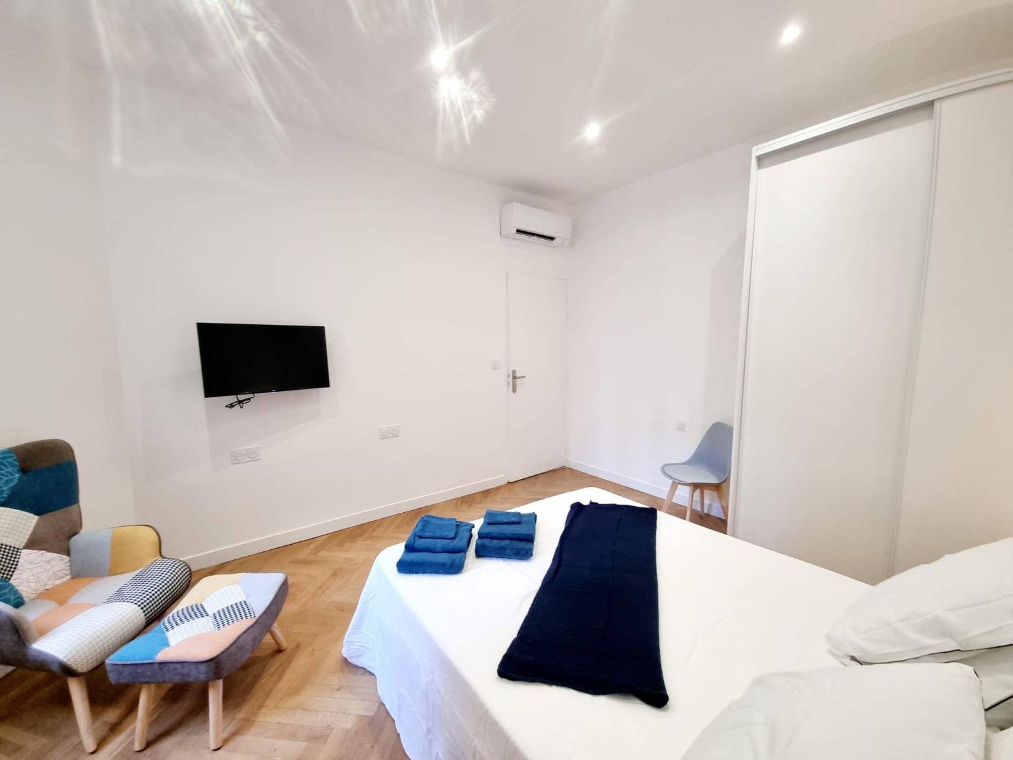 Spacious Family Near Sea -