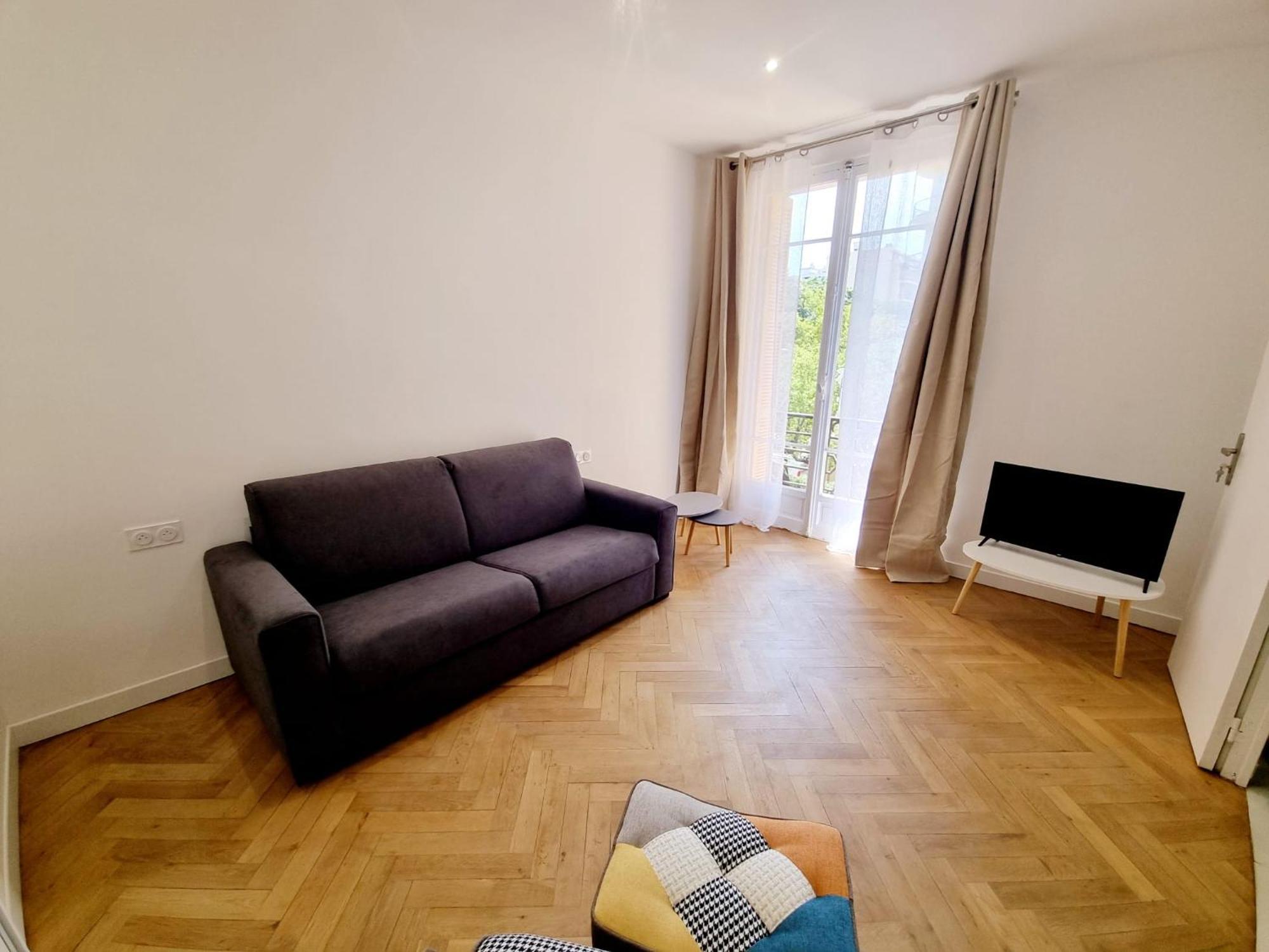 Spacious Family Near Sea - *