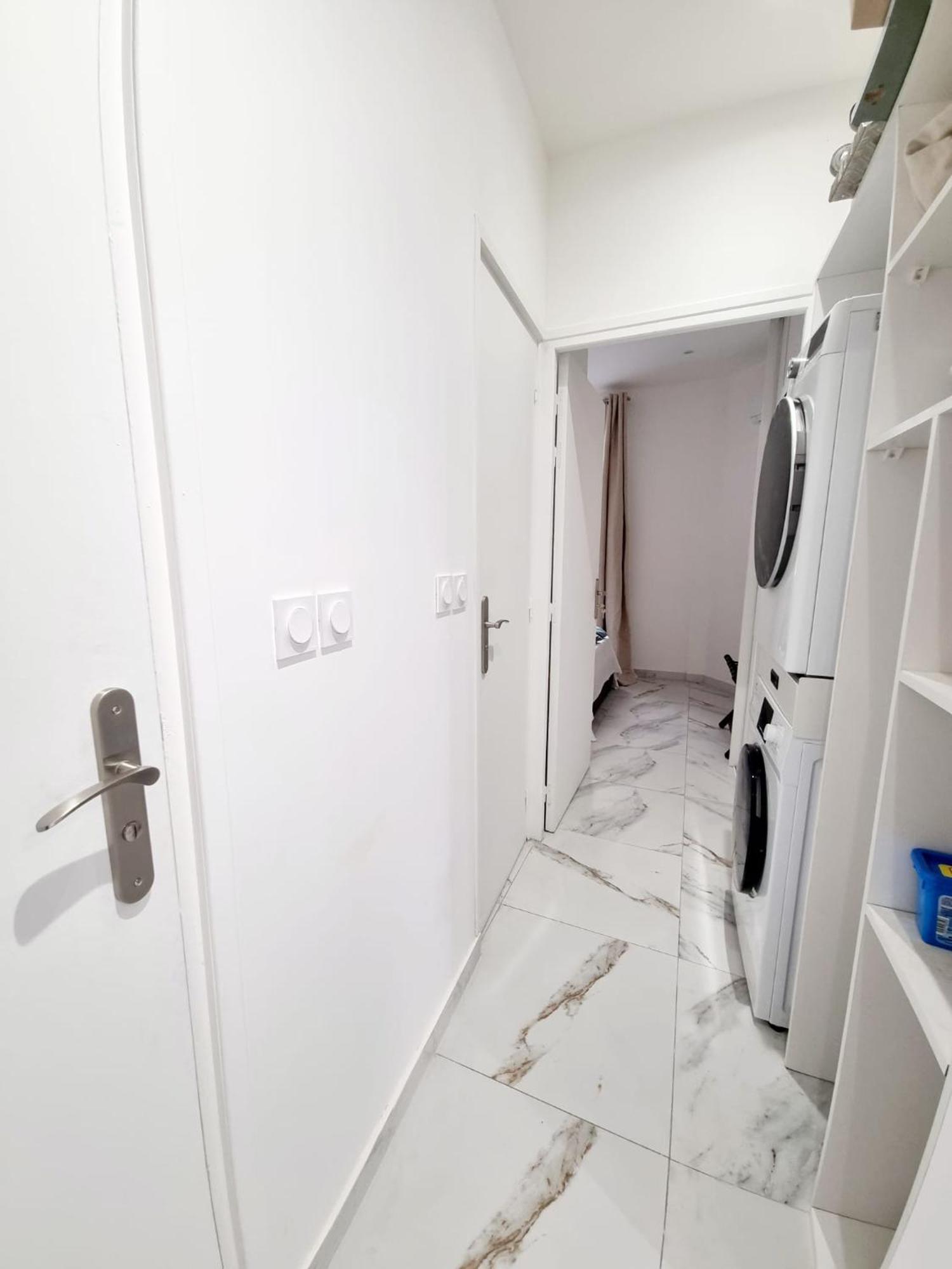 Spacious Family Near Sea - Nice