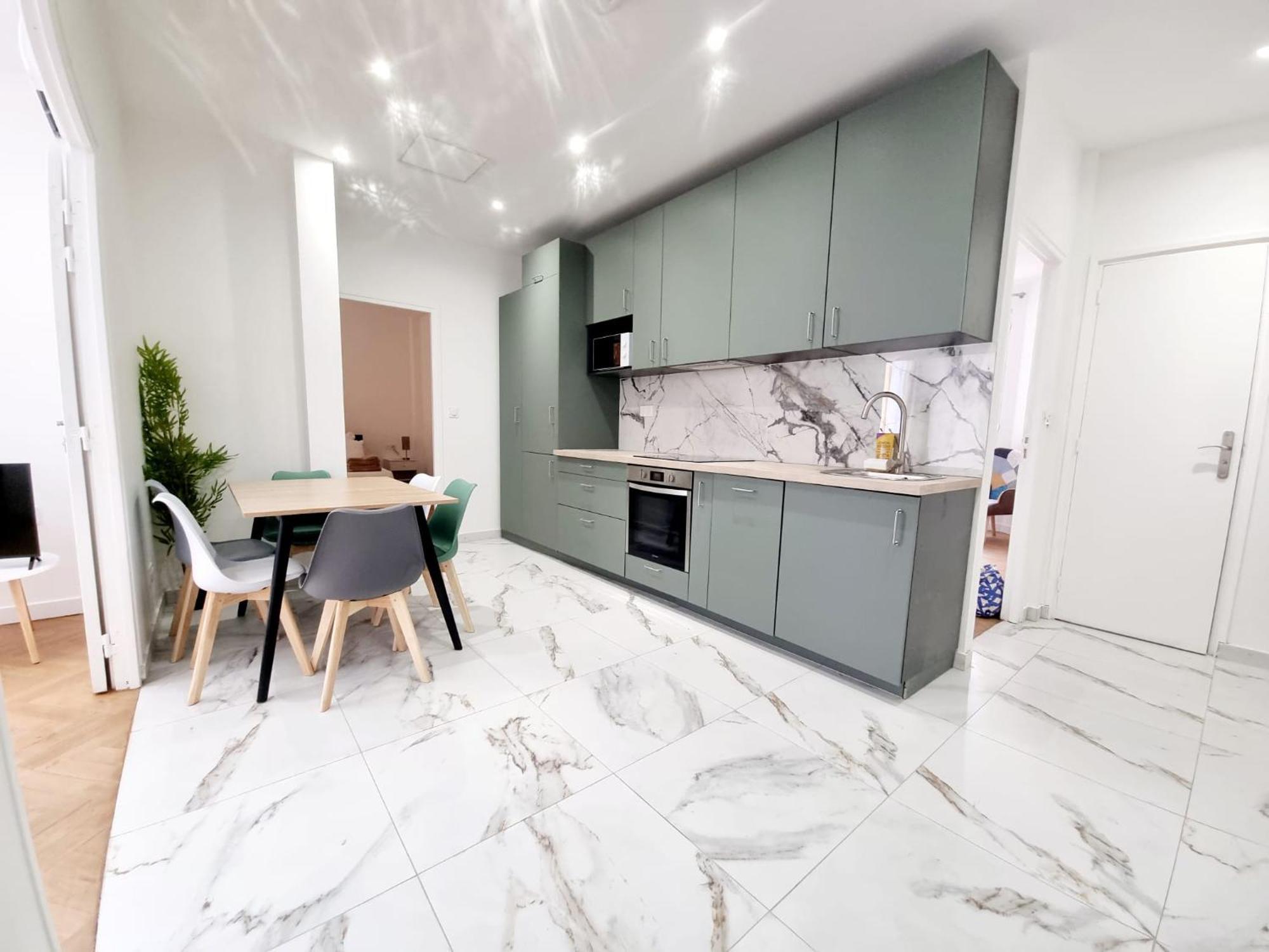 Spacious Family Near Sea - * Nice