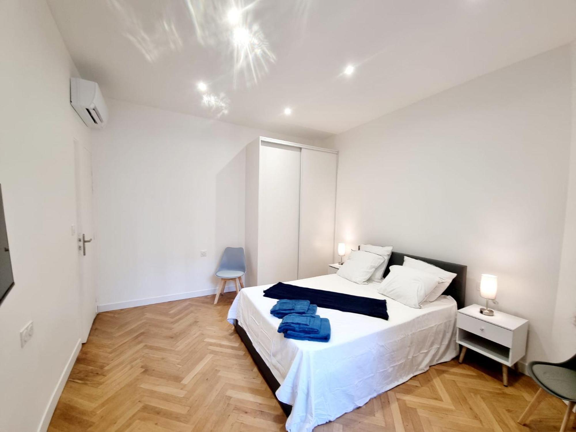 Spacious Family Near Sea - *