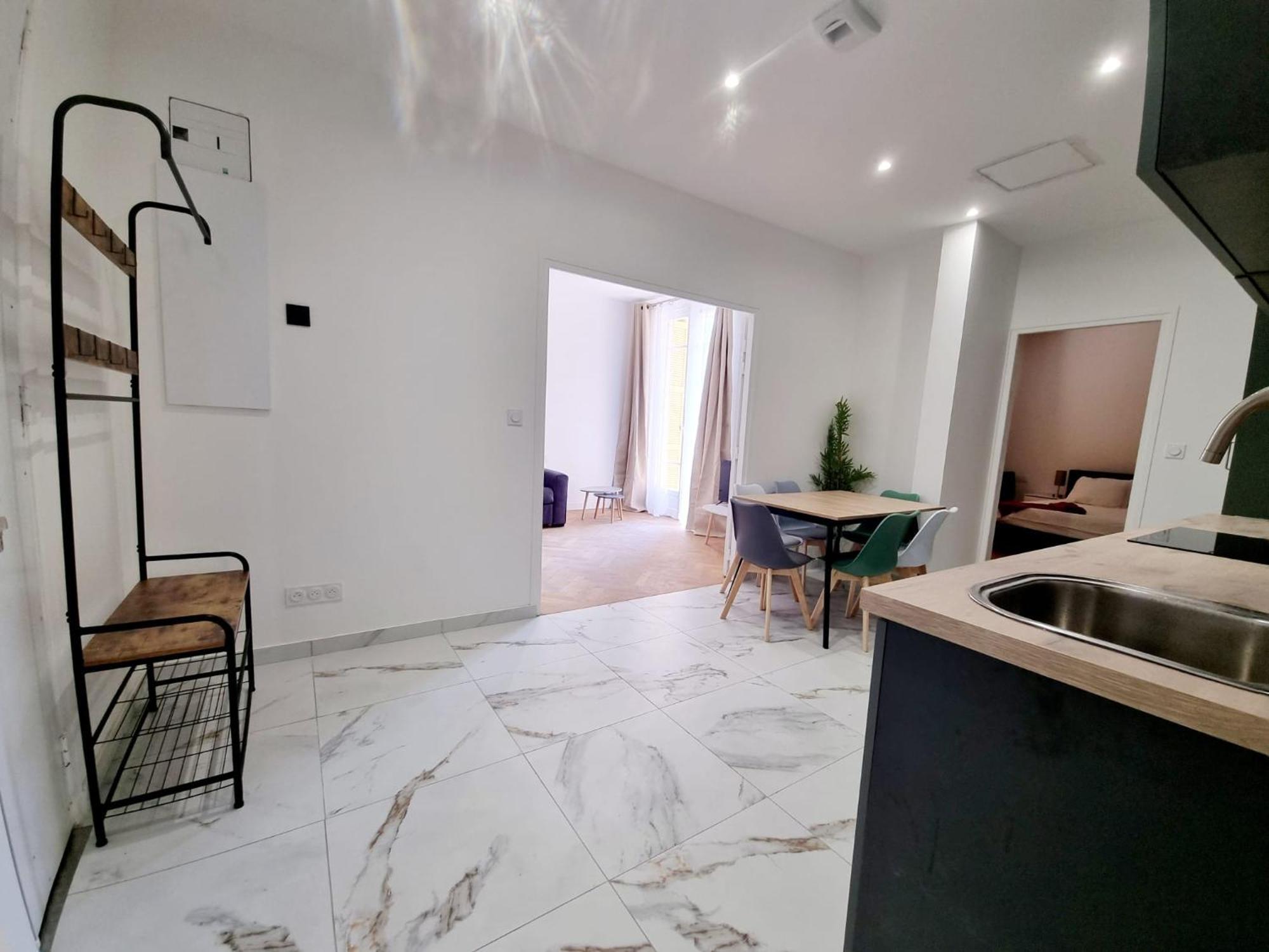 Spacious Family Near Sea -