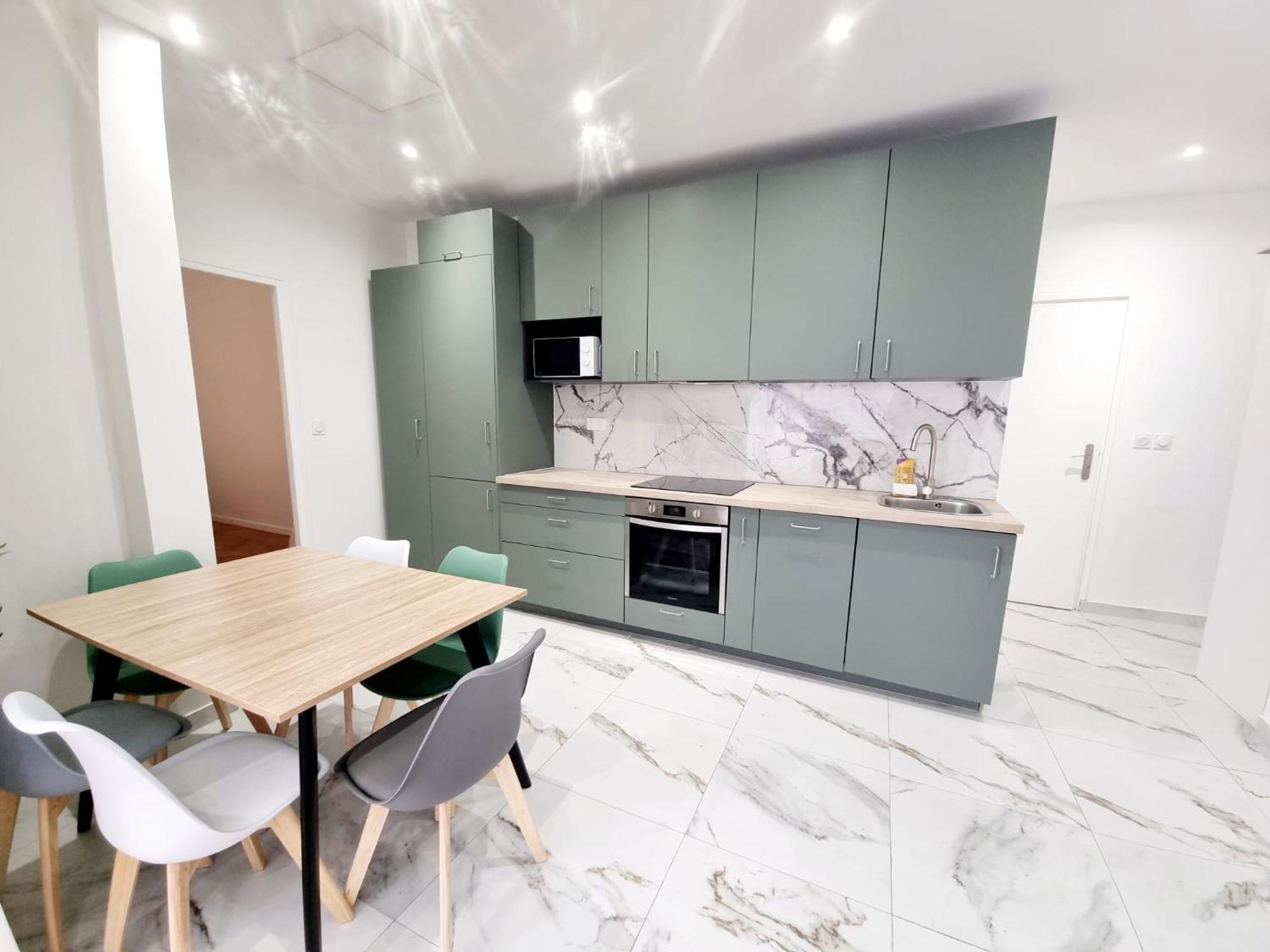 Apartment Spacious Family Near Sea -