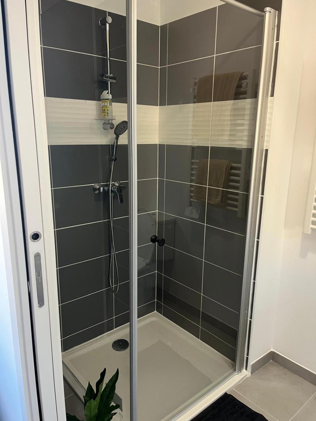 2 Charming Close To Port And Transport