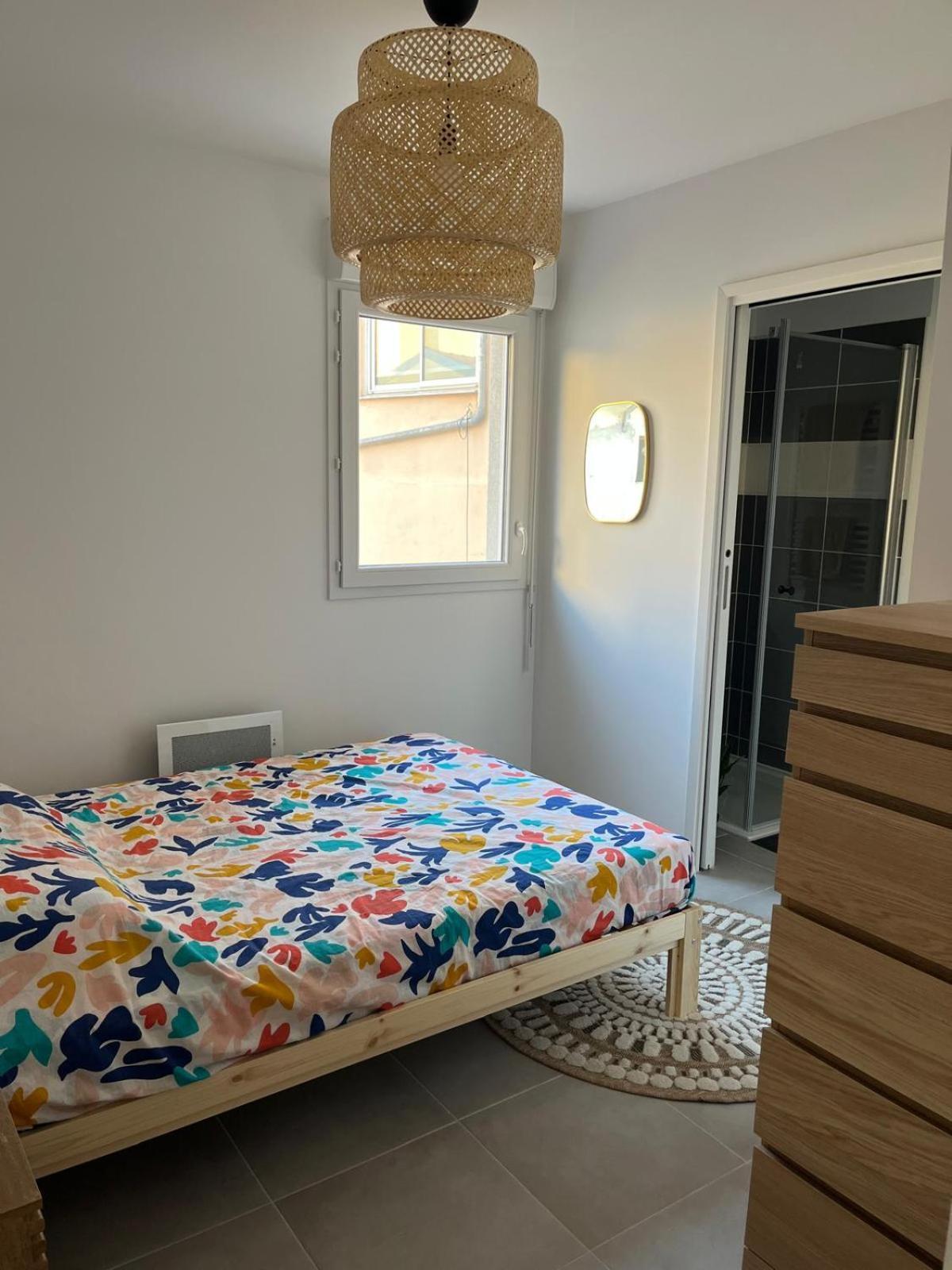 2 Charming Close To Port And Transport *