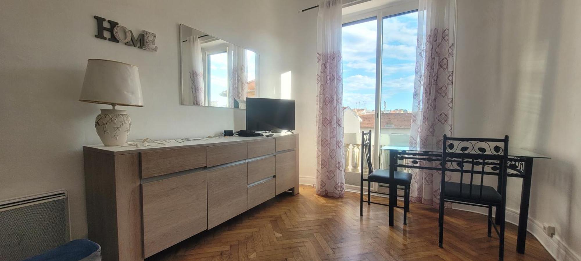 Apartment Centre, *