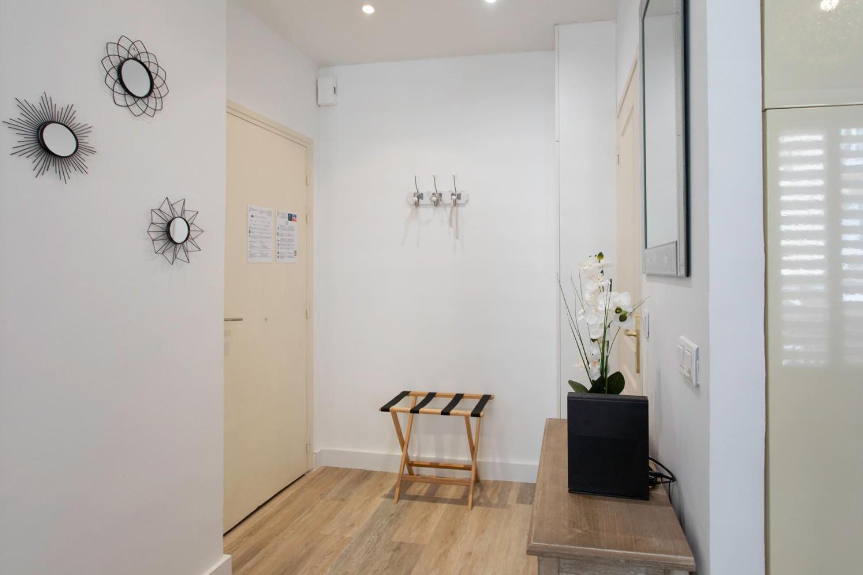 Apartment #28 1 Bdr Flat Ac Balcony Hper 10mins To & Old Town *