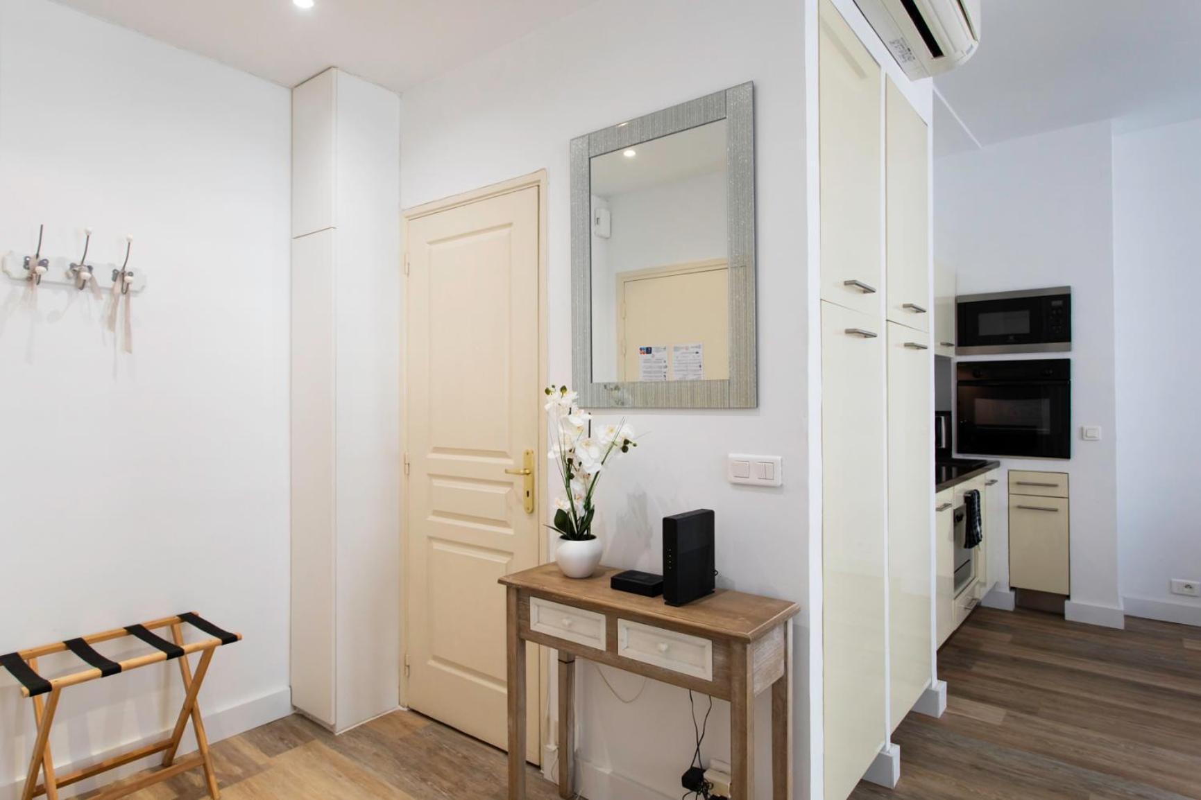 Apartment #28 1 Bdr Flat Ac Balcony Hper 10mins To & Old Town Nice