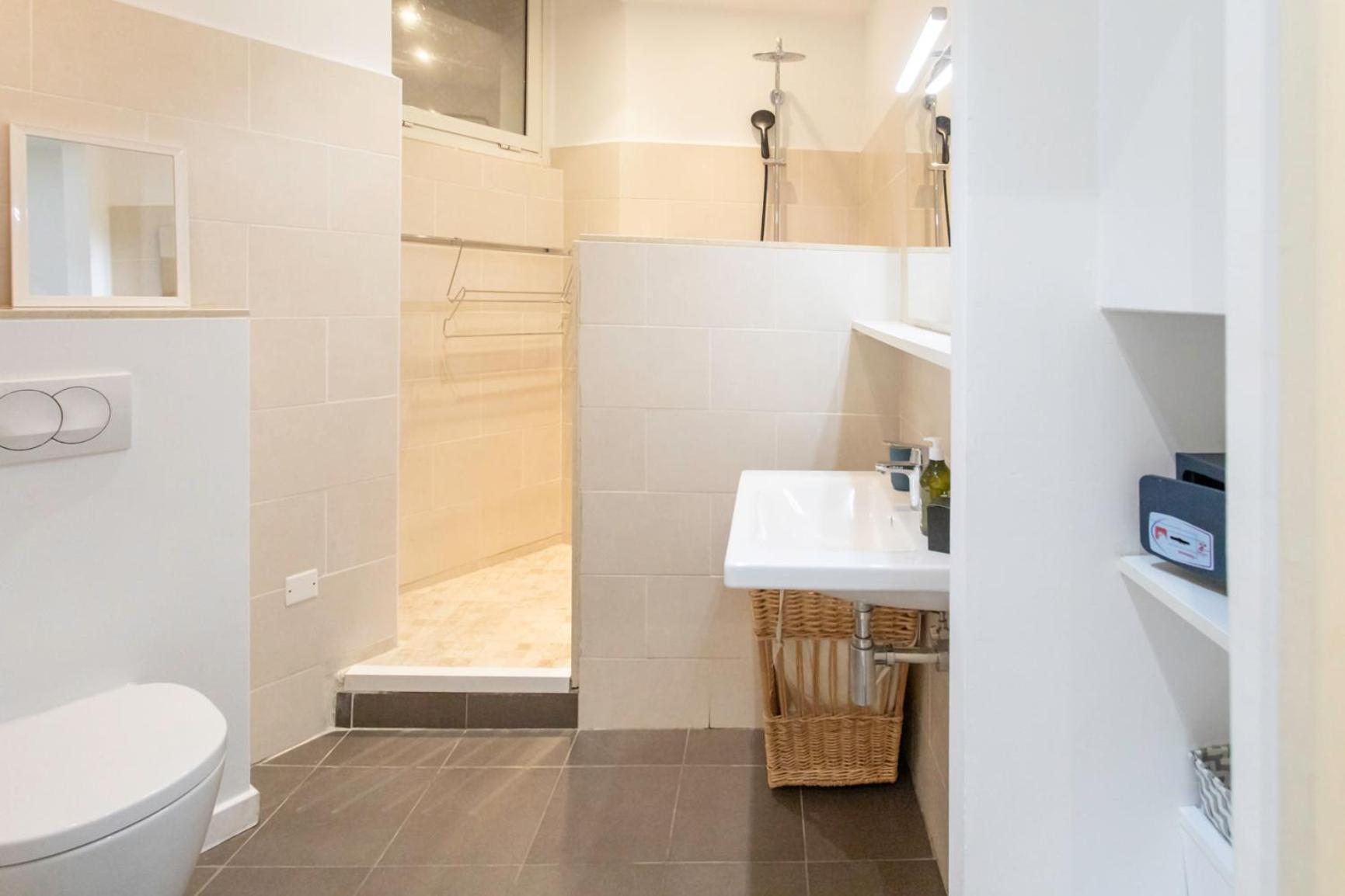 #28 1 Bdr Flat Ac Balcony Hper 10mins To & Old Town Apartment