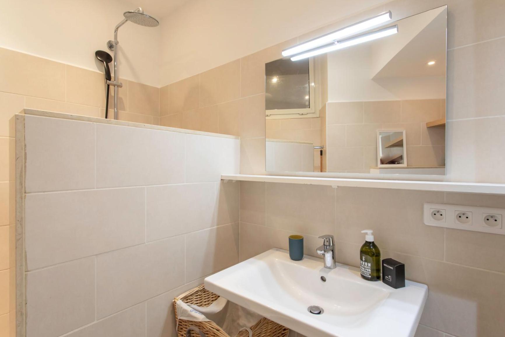 Apartment #28 1 Bdr Flat Ac Balcony Hper 10mins To & Old Town