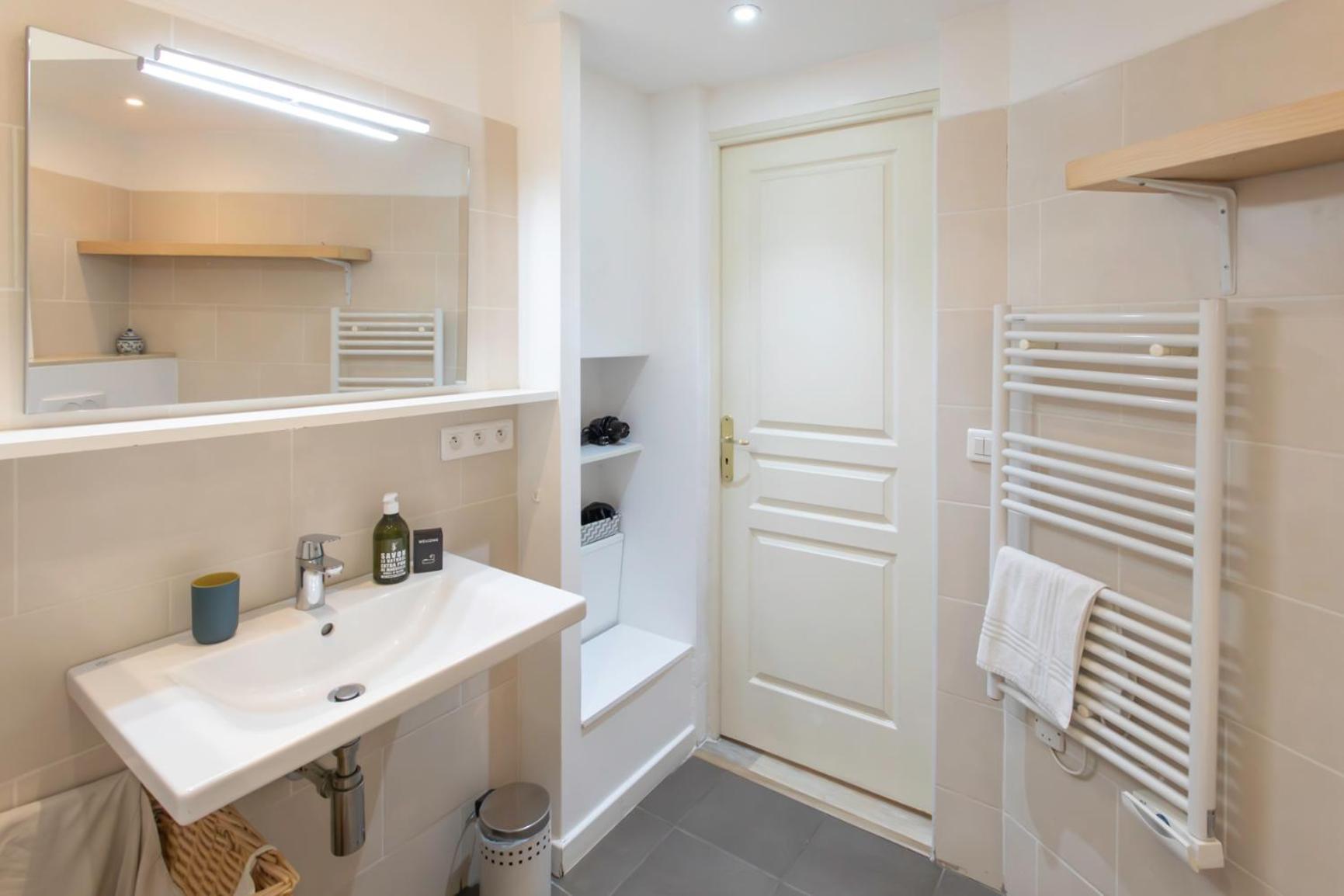 #28 1 Bdr Flat Ac Balcony Hper 10mins To & Old Town Apartment *