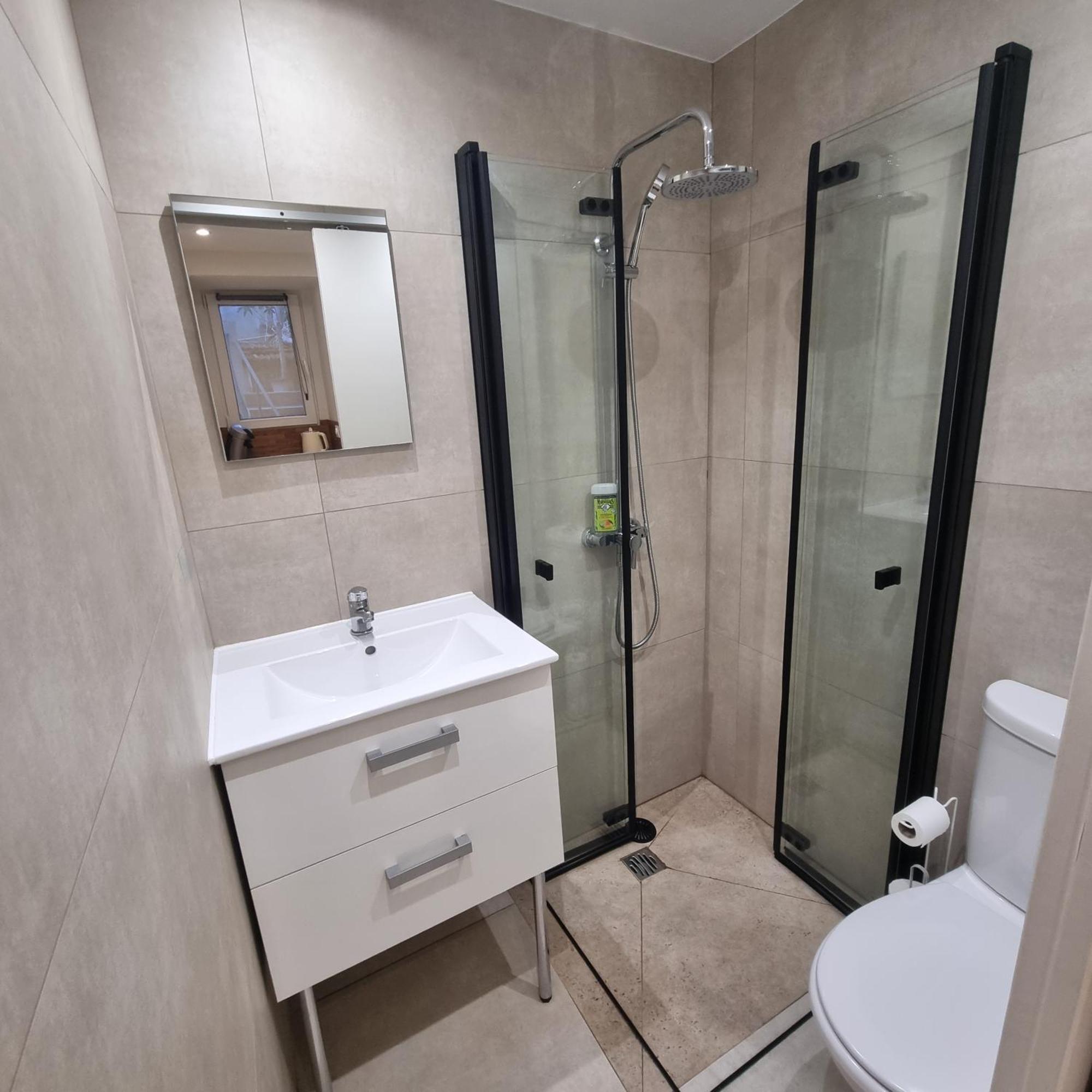 Spacious Full Of Charm, Recently Updated Apartment Nice