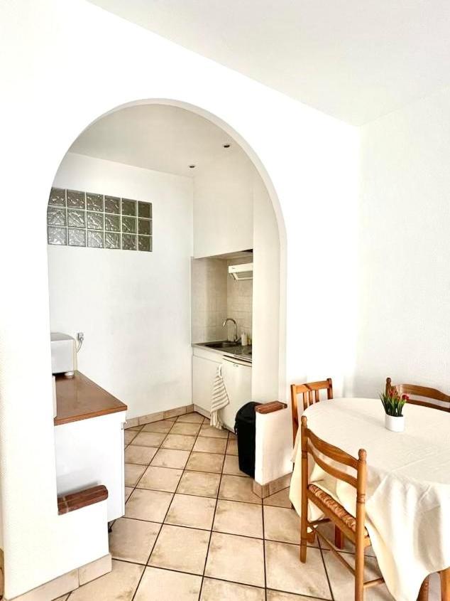 Charming & Roomy With Balcony Heart Of Apartment Nice