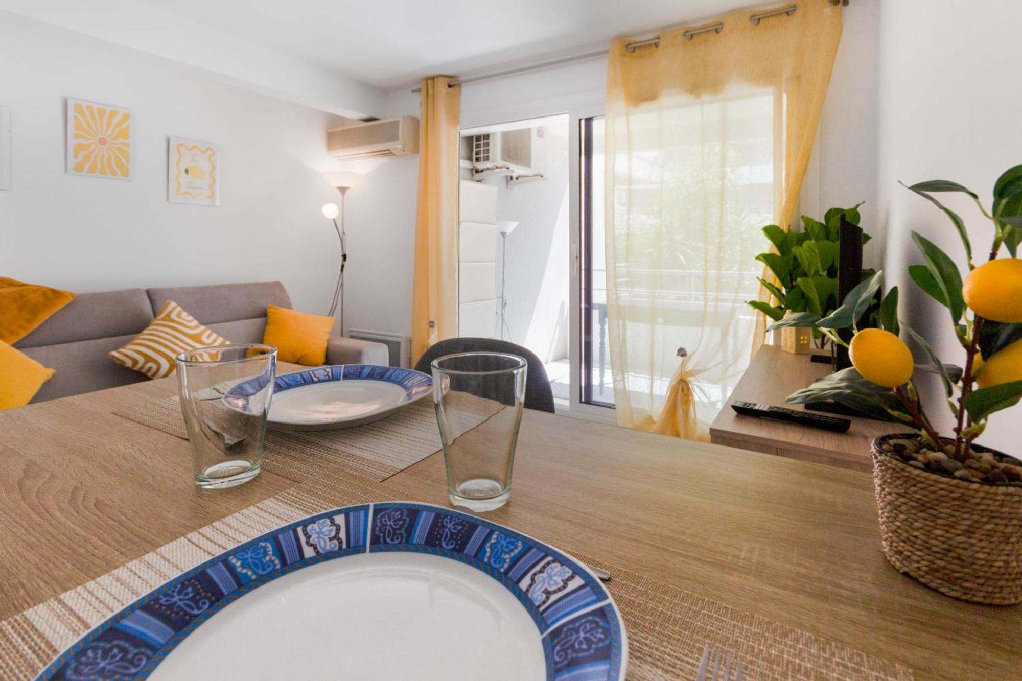 Le Seaside - - Tram - Airport - Ac Apartment