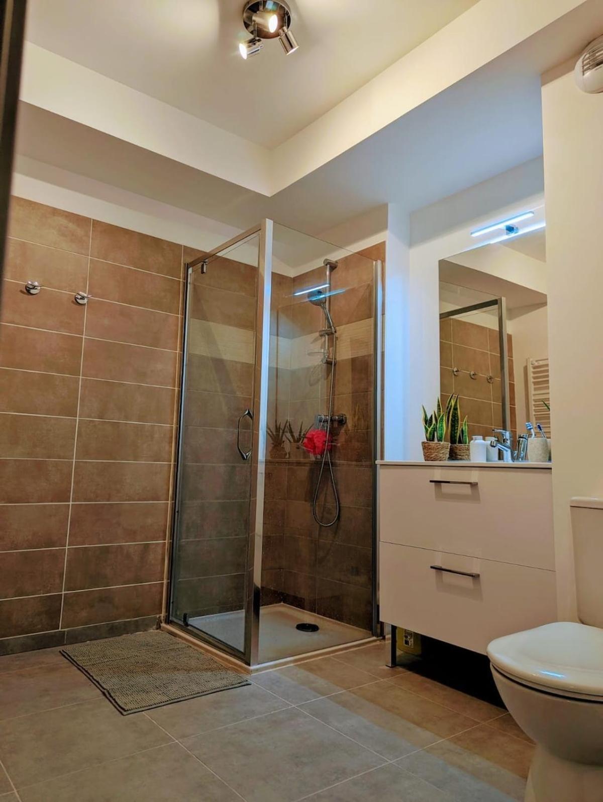 Neuf T2 Calme Avec Terrasse - Proche Marche Liberation Apartment *