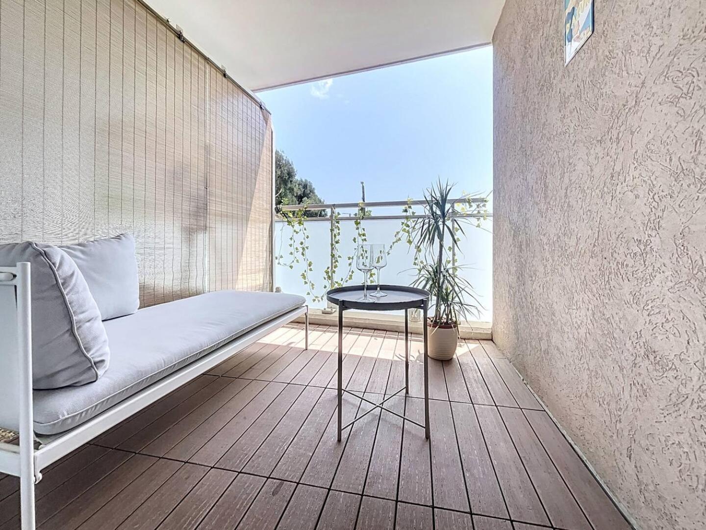 Neuf Avec Terrasse Et Apercu Apartment