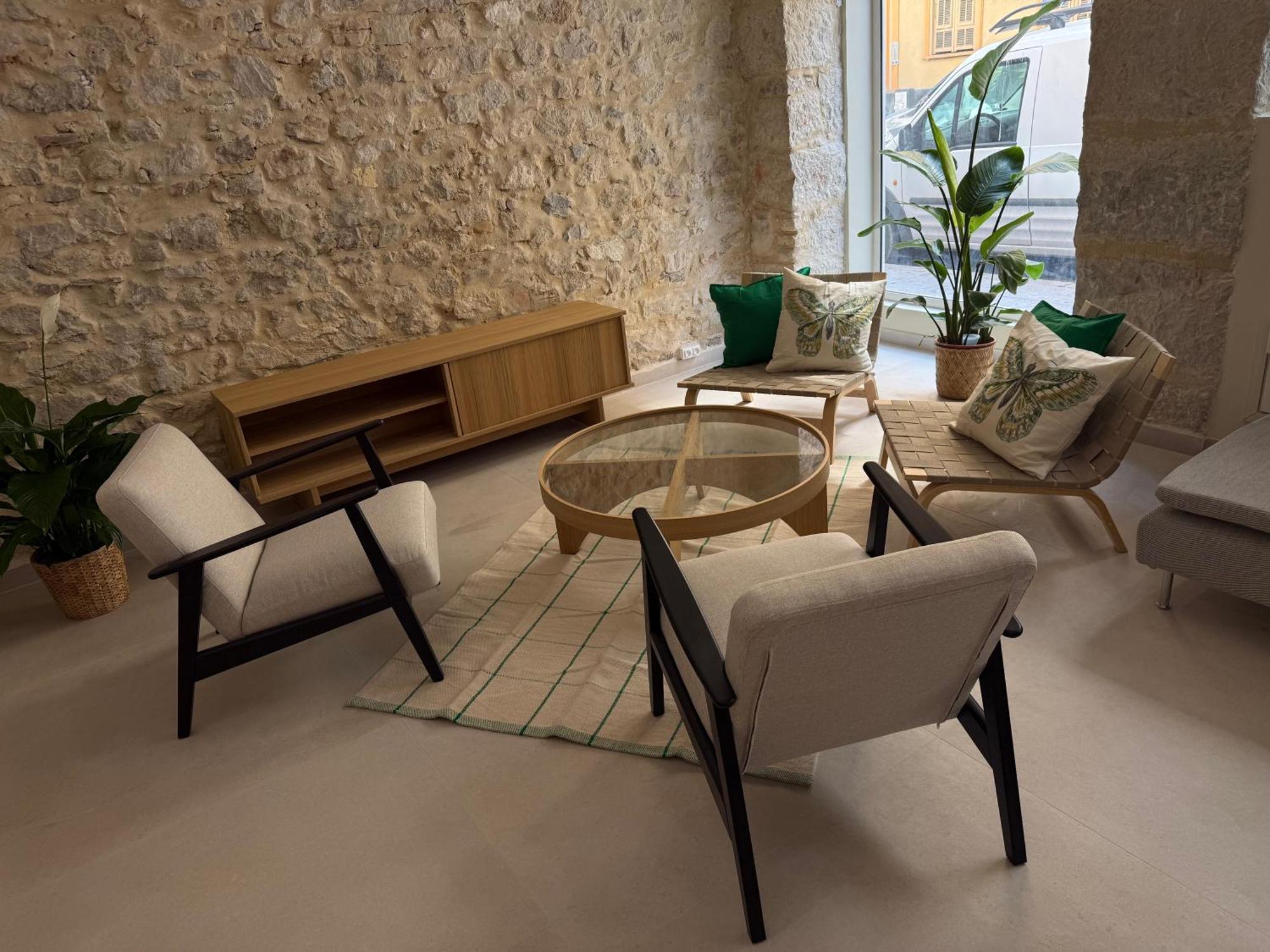 Group Hub Center 20 Beds Private
