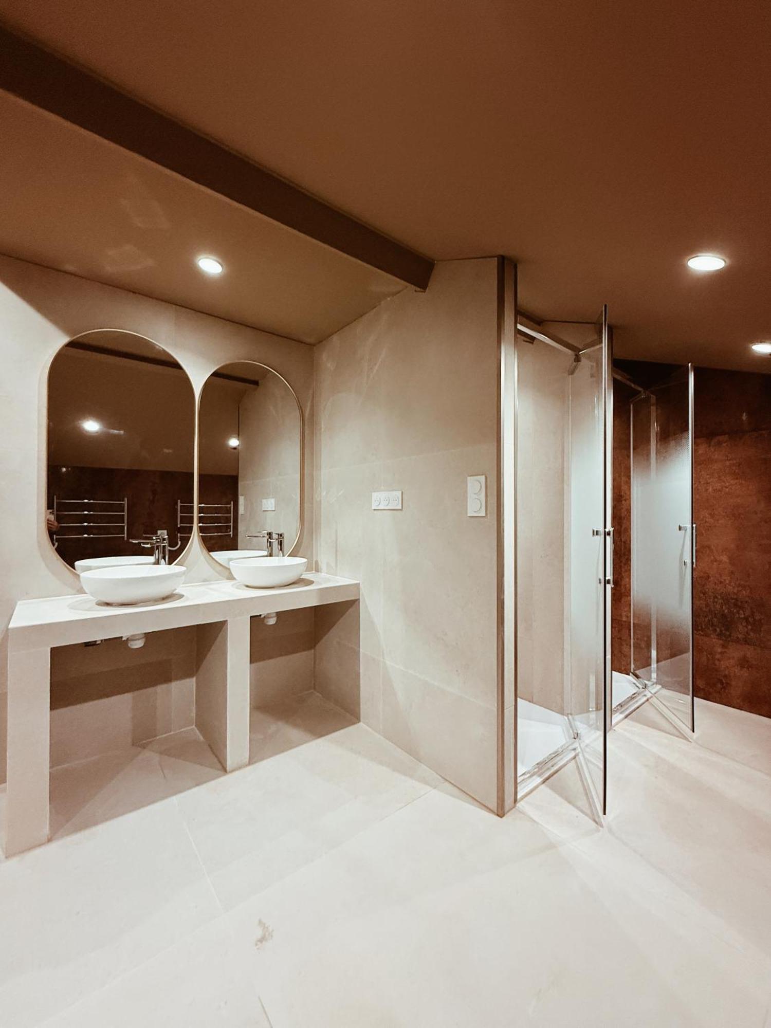 Group Hub Center 20 Beds Private *
