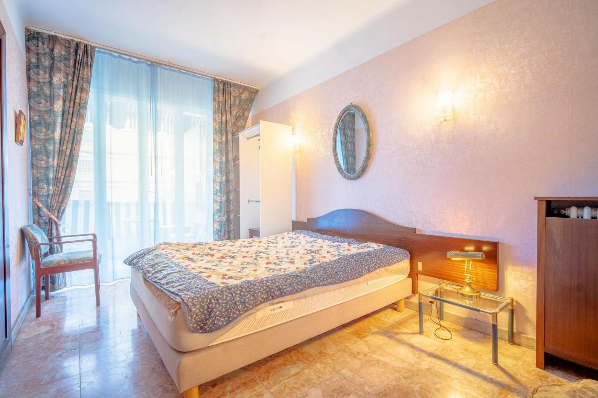 Big 140m2 5min Walk To Sea &promenade 3 Double Rooms,big Living 42m2, 3 Showers,9 Beds, Free Parking Apartment *