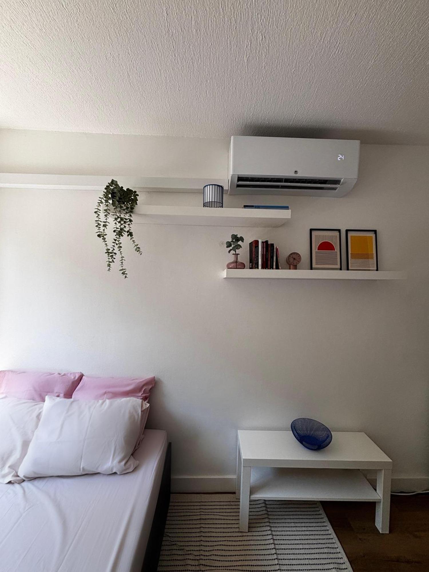 For 2 Adults With Air-conditioning Apartment