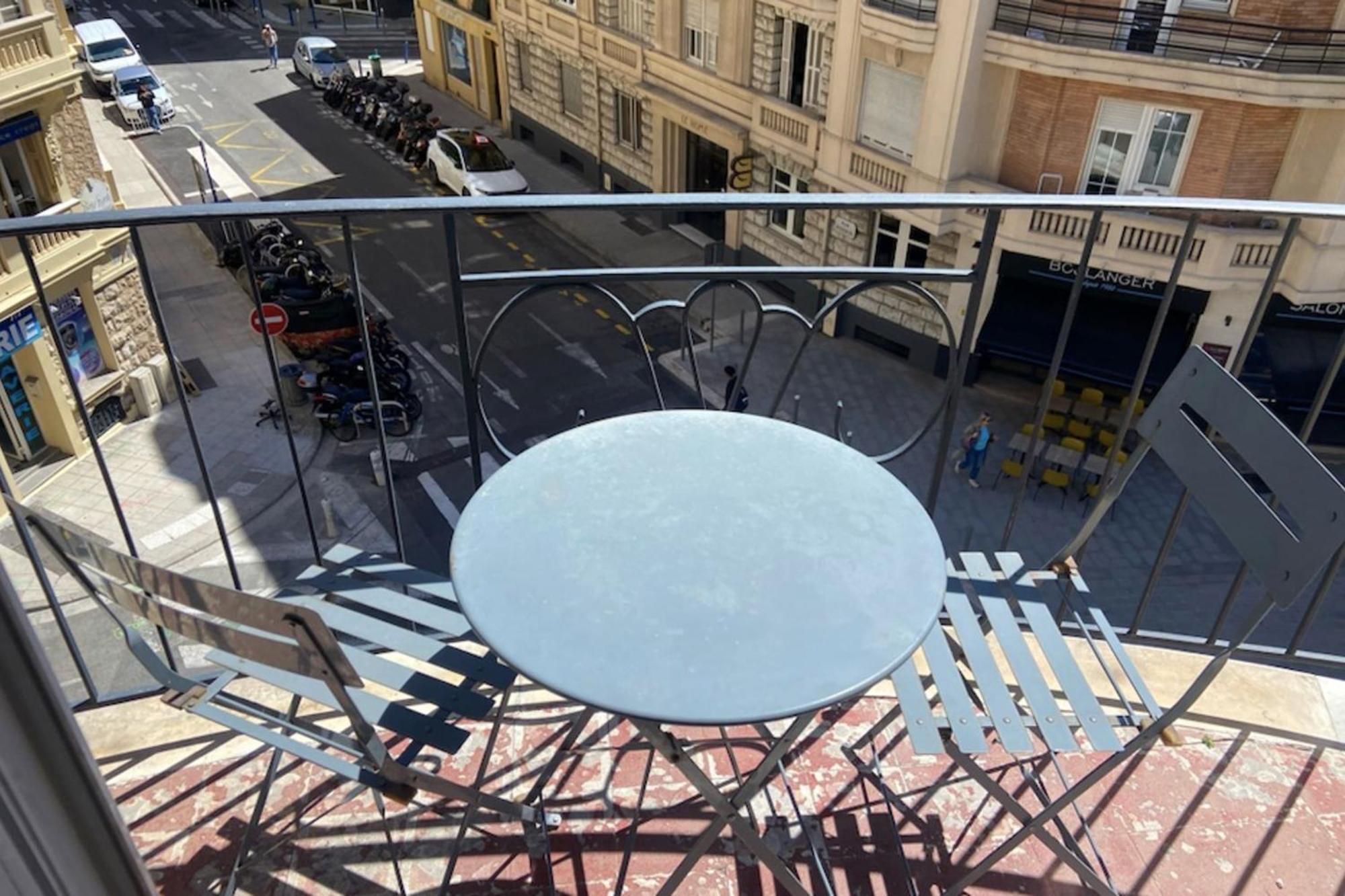 56m With Balcony In Rotunda Near The Sea Apartment Nice
