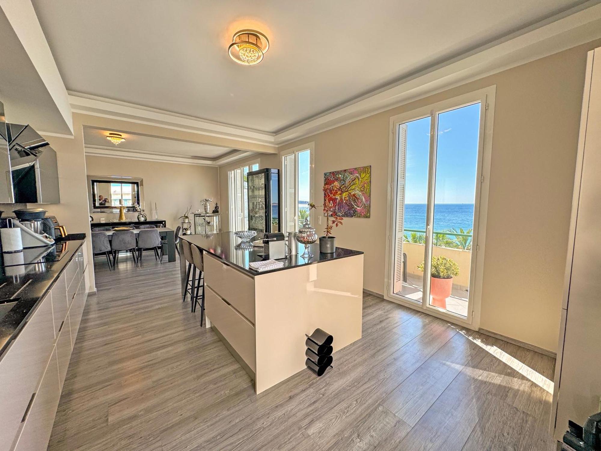 Apartment Derniere Etage Sur La Promenade! Nice