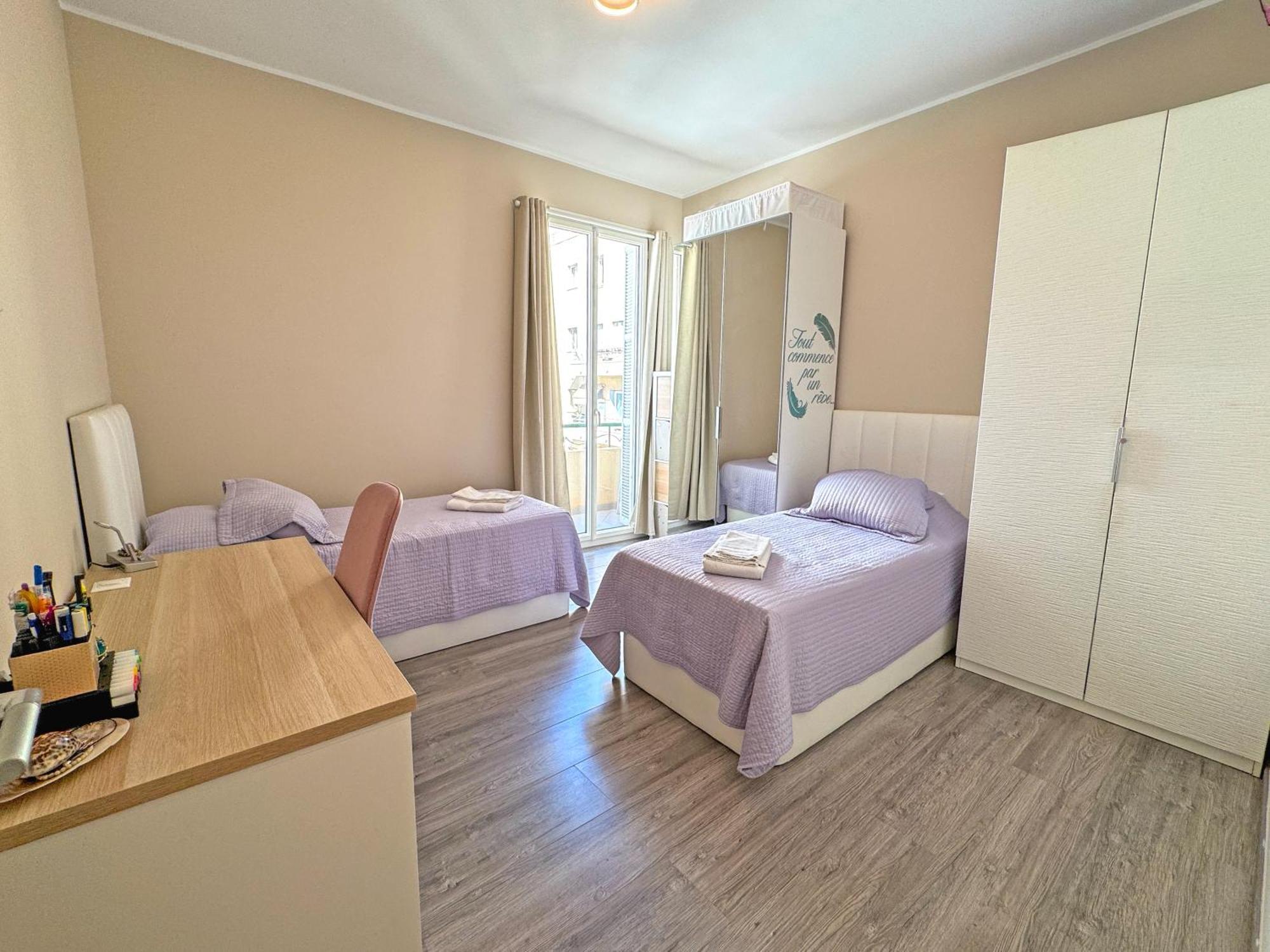 Apartment Derniere Etage Sur La Promenade! Nice