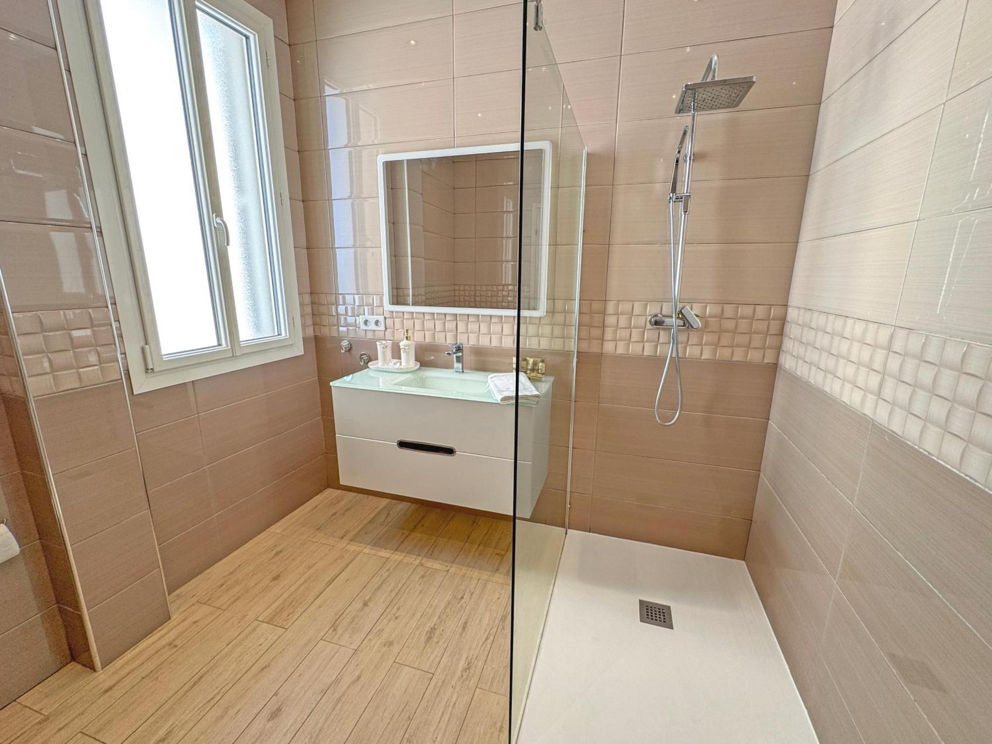 Derniere Etage Sur La Promenade! Apartment Nice