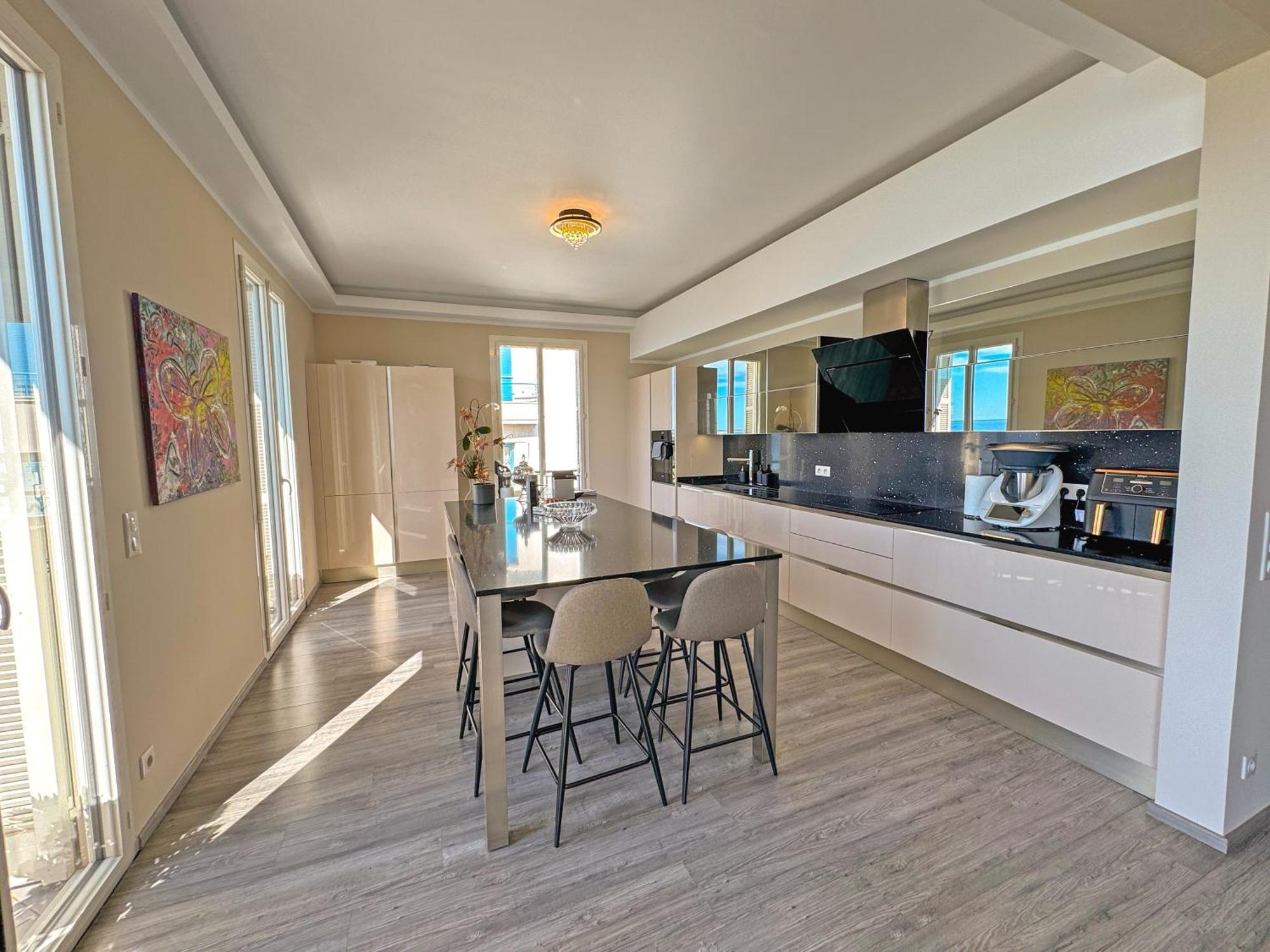 Derniere Etage Sur La Promenade! Apartment