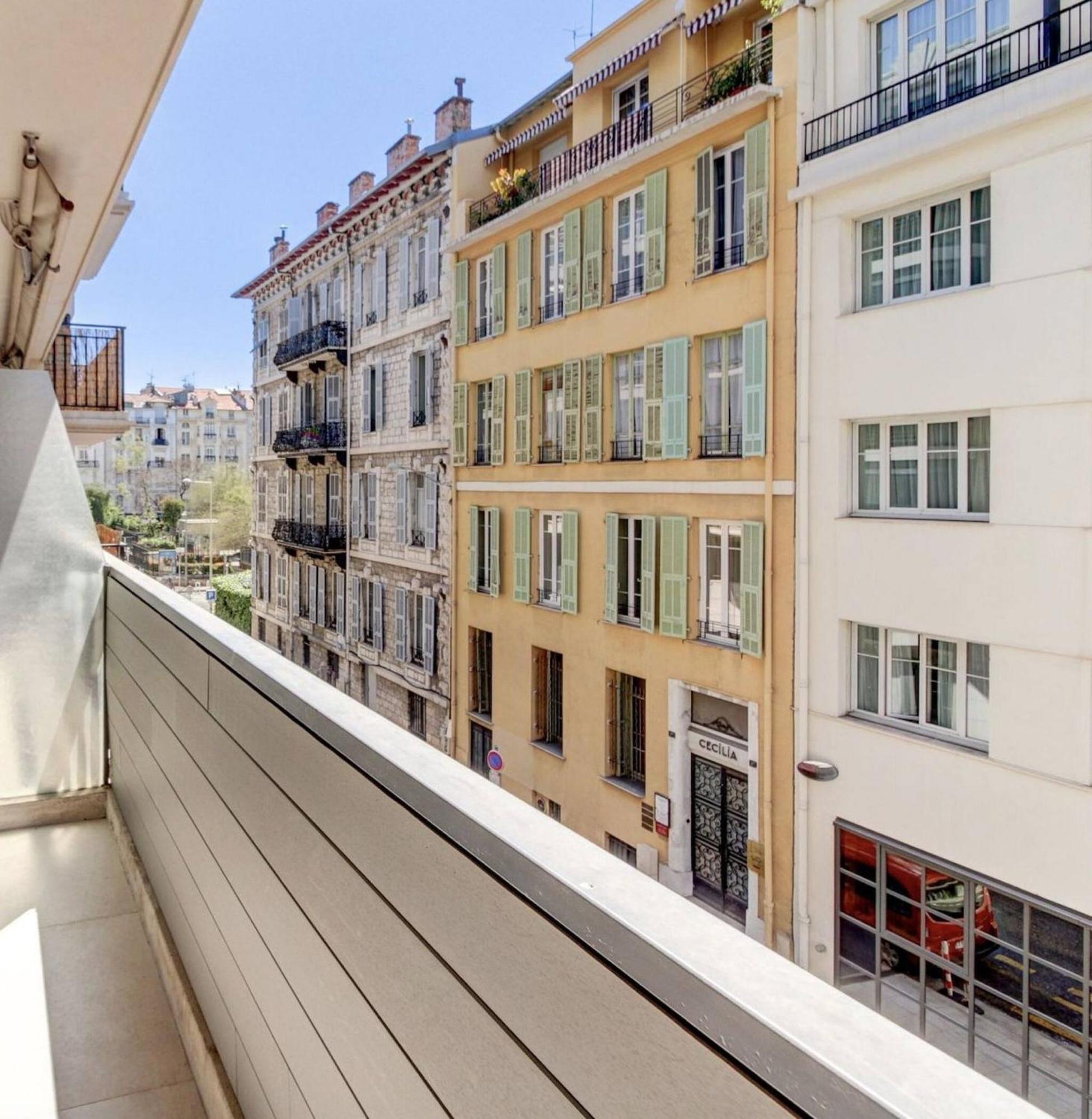 Grand 2 Pieces Et Belle Terrasse