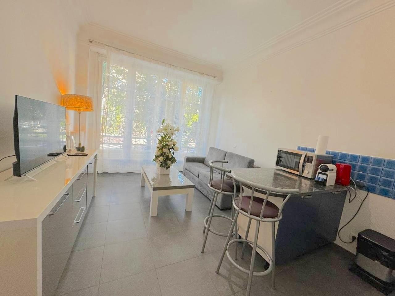 2 Pieces 600m 1km De La Gare Apartment