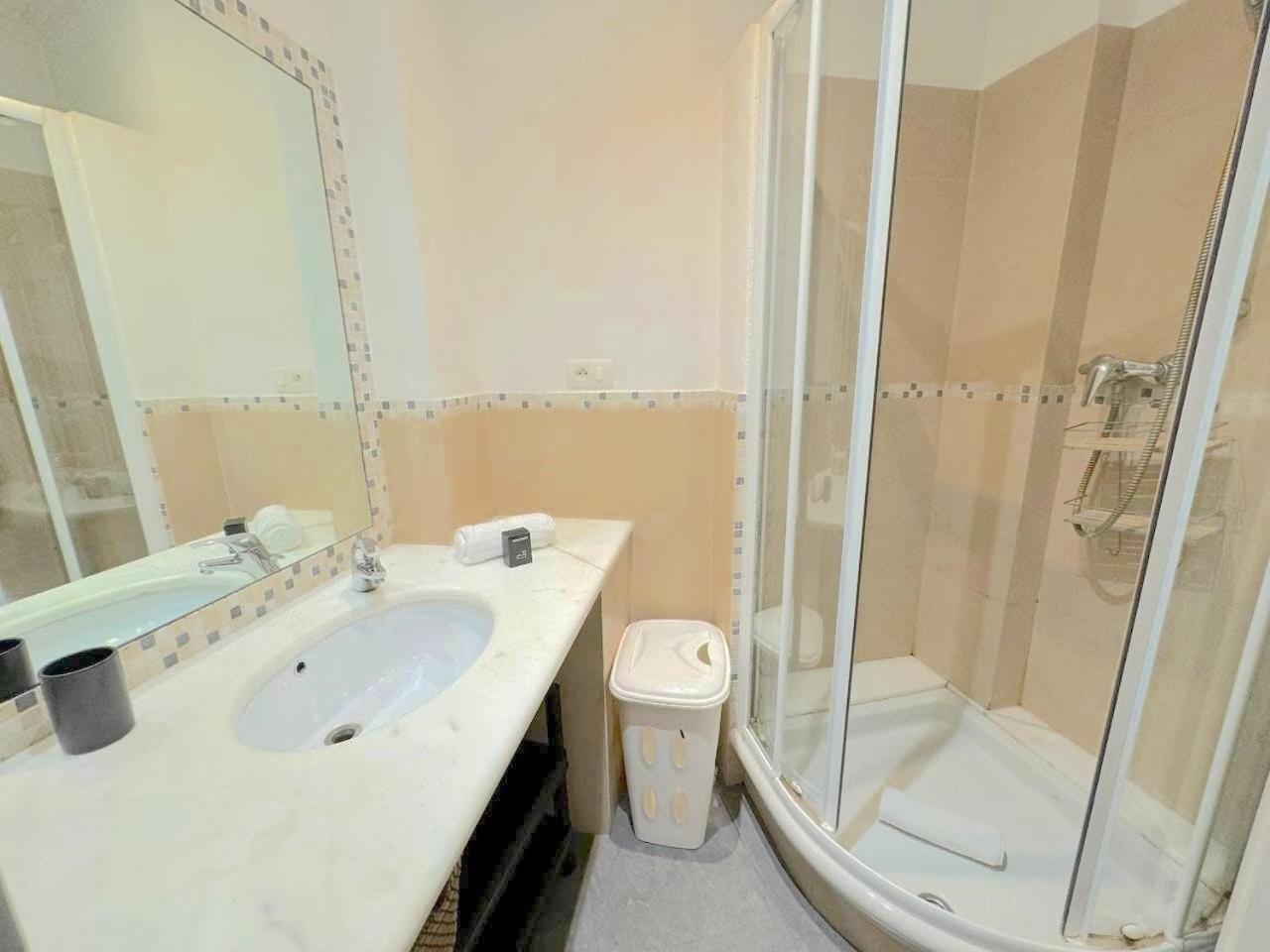 2 Pieces 600m 1km De La Gare