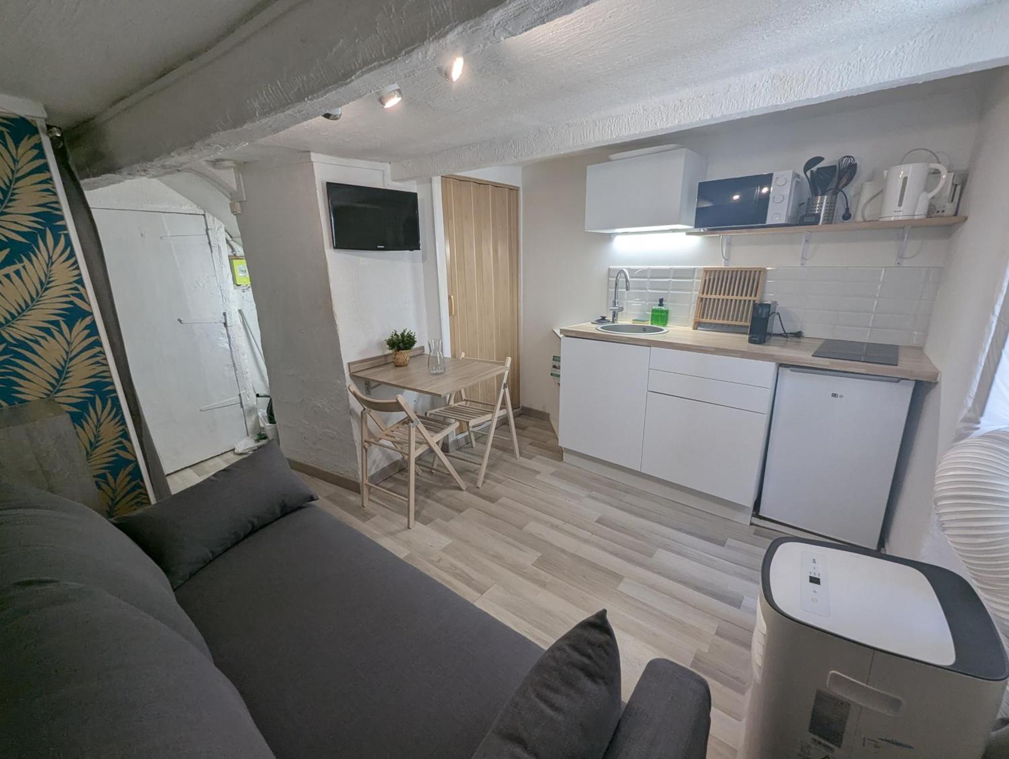 Apartment Calme & Climatise - Quartier Du Vieux-nice Anime Proche Plages & Restos Nice