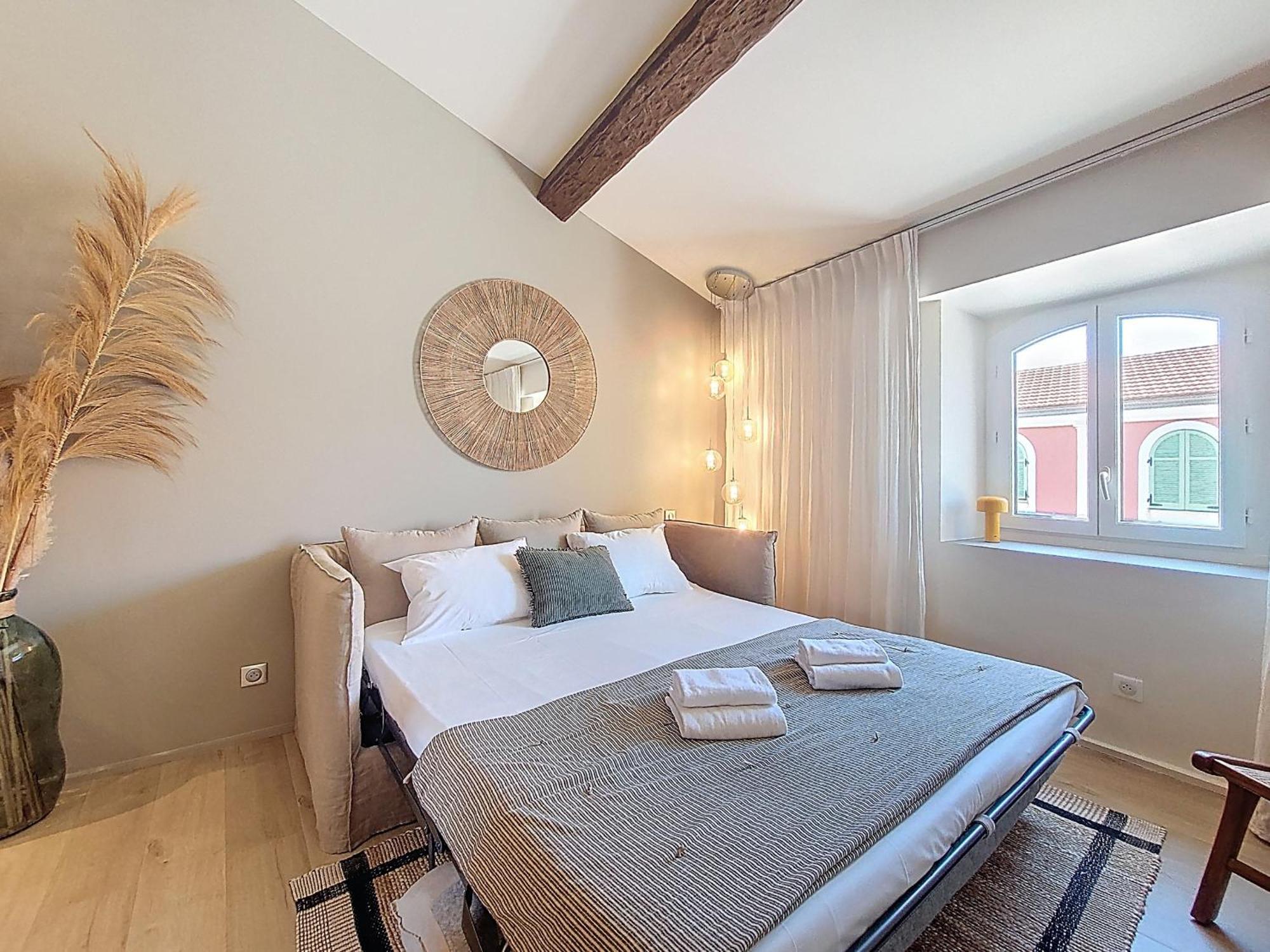 Nestor&jeeves - Beige Riviera - Standing Apartment Nice