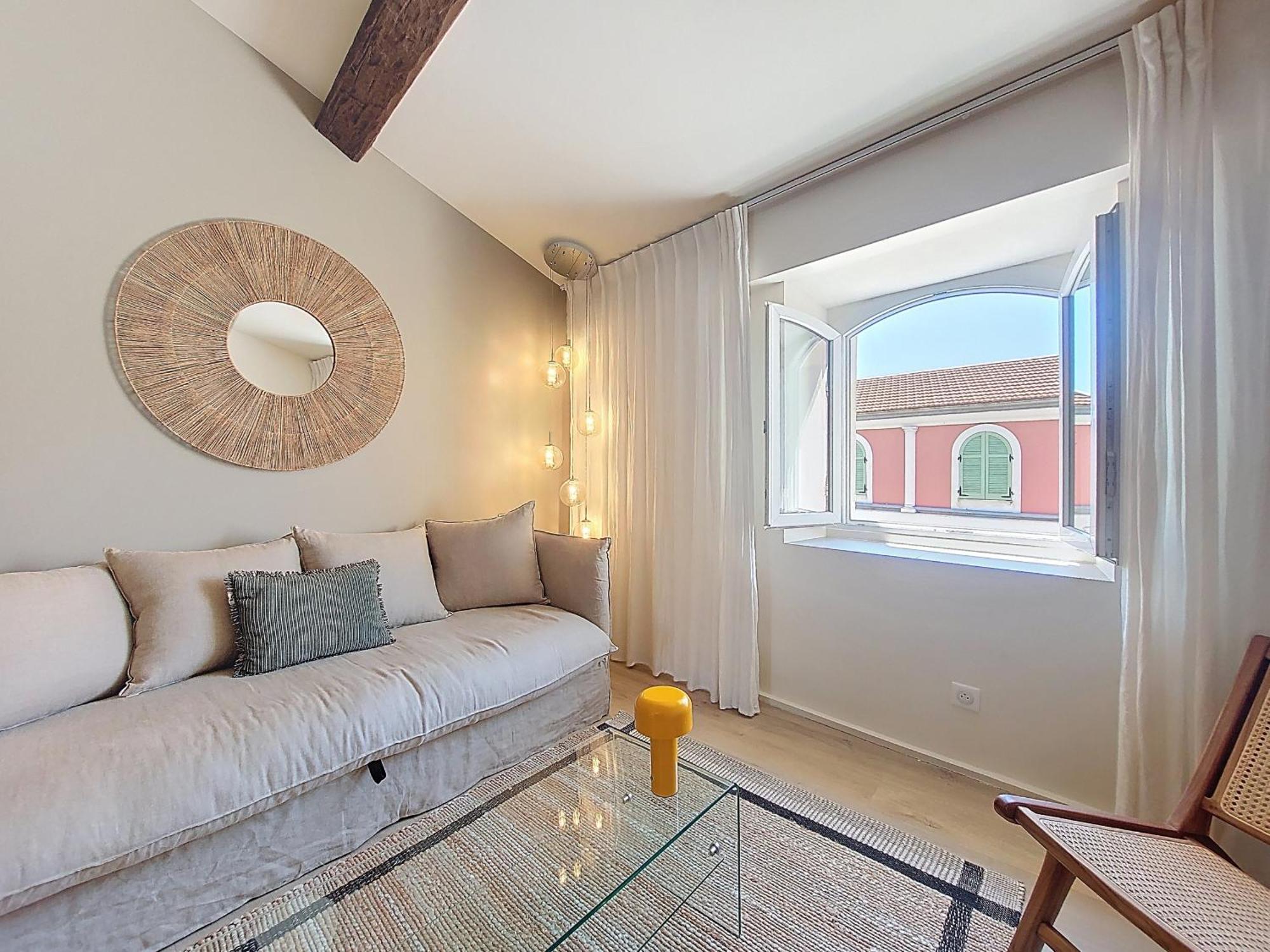 Nestor&jeeves - Beige Riviera - Standing Apartment *