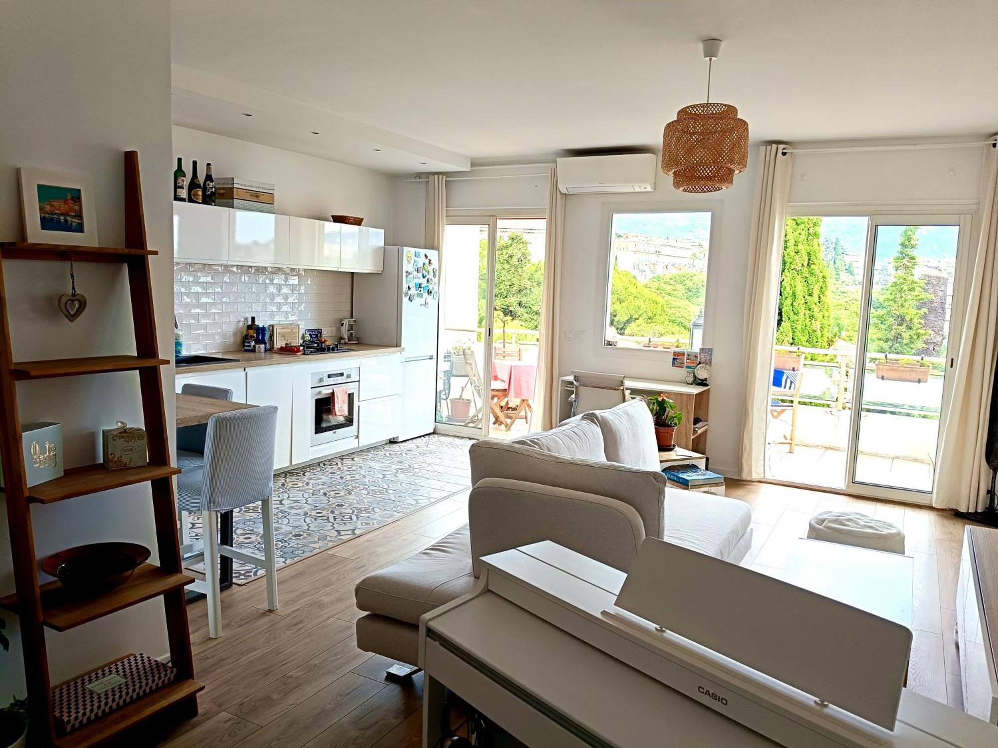 Stunning 2 Bedroom With Terrace And Sea View, Cimiez Liberation Apartment