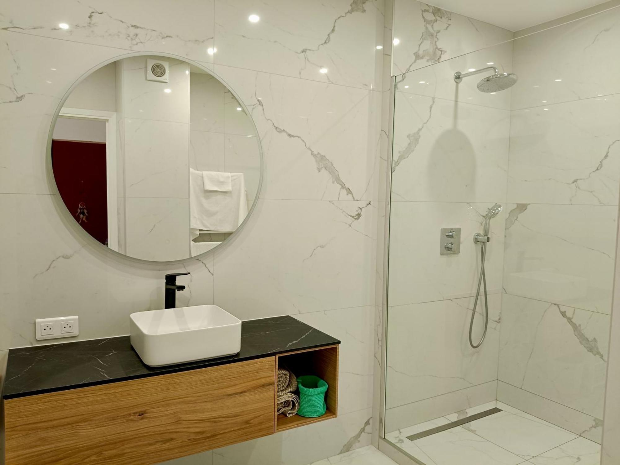 Stunning 2 Bedroom With Terrace And Sea View, Cimiez Liberation Apartment *