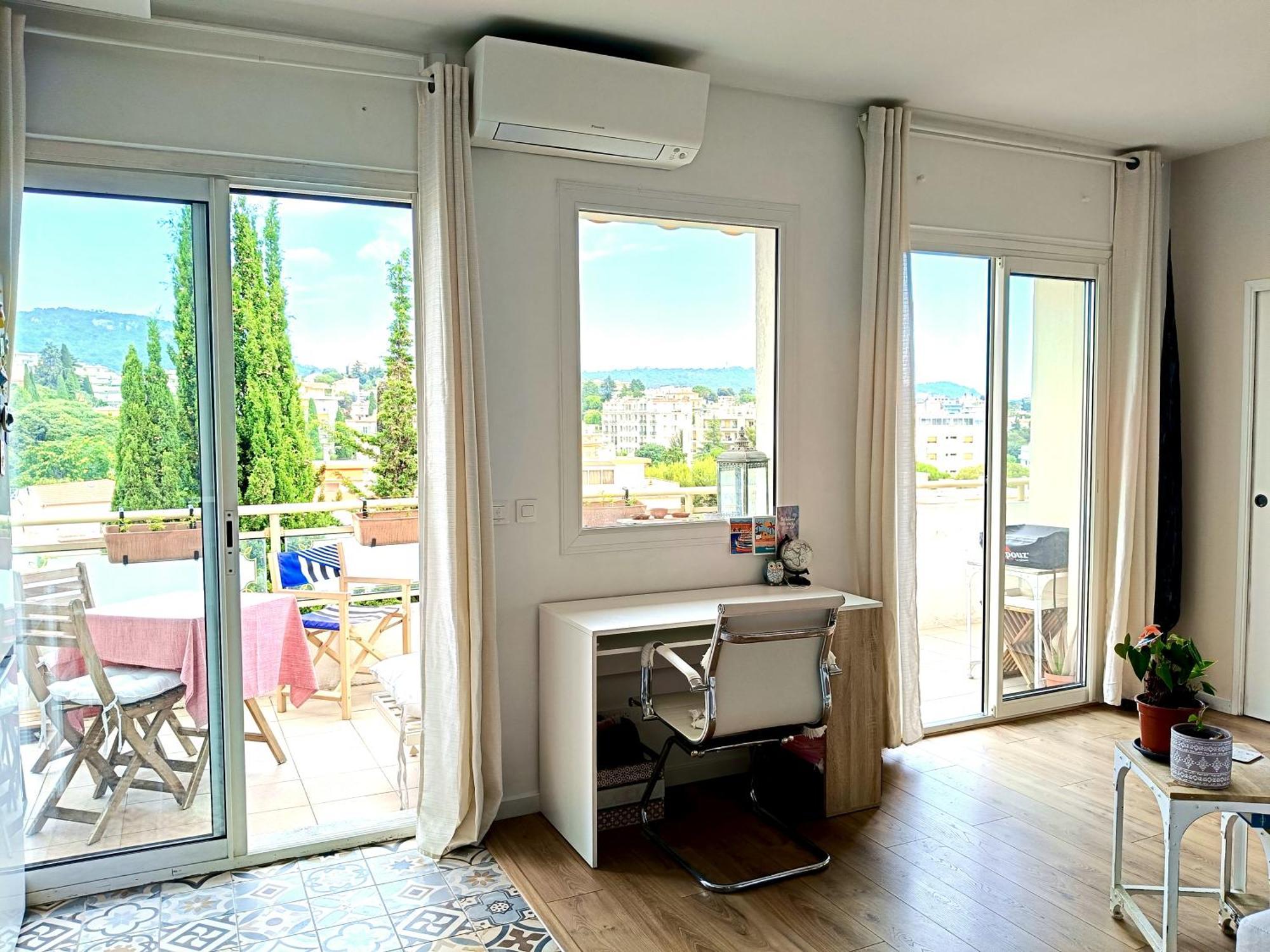 Stunning 2 Bedroom With Terrace And Sea View, Cimiez Liberation Apartment Nice