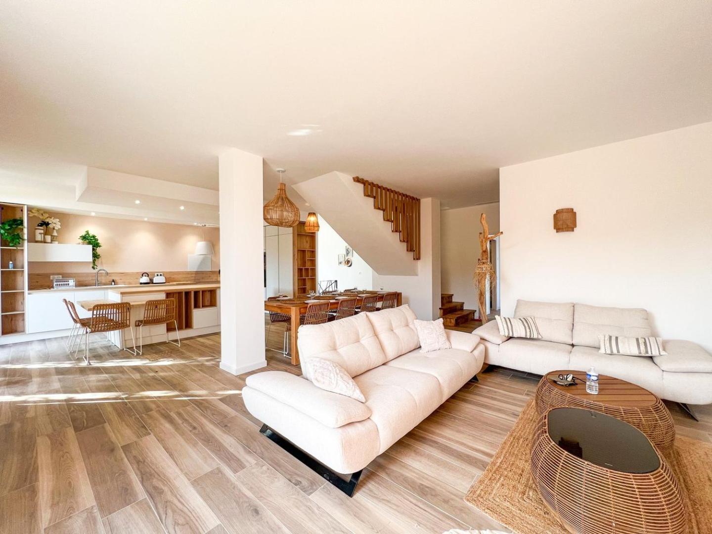 Moderne Pour 8 Personnes - Vue Sur ! *
