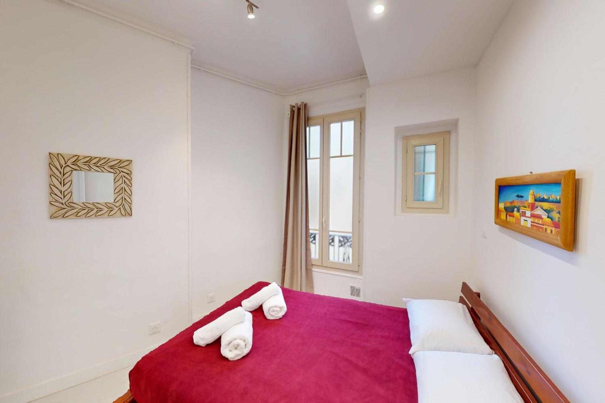 Bright Air-conditioned Flat In The Centre *