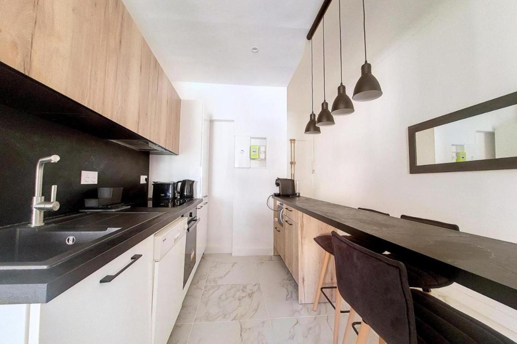 Bright Air-conditioned Flat In The Centre Apartment