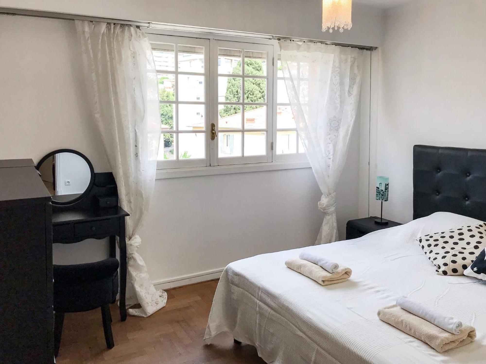 Apartment Lympia - One Bedroom Near The Port