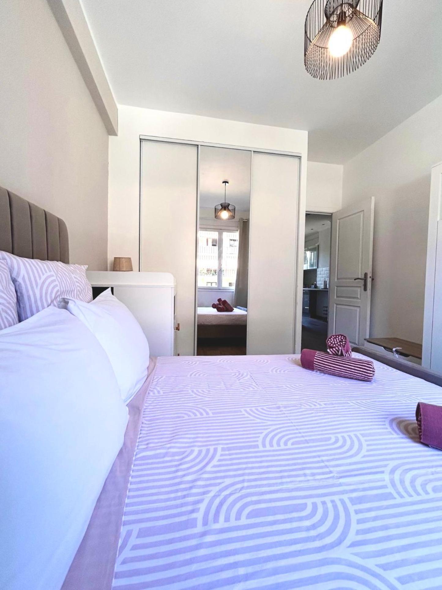 Near Port & - Private Parking & Breakfast - Full Apartment Nice