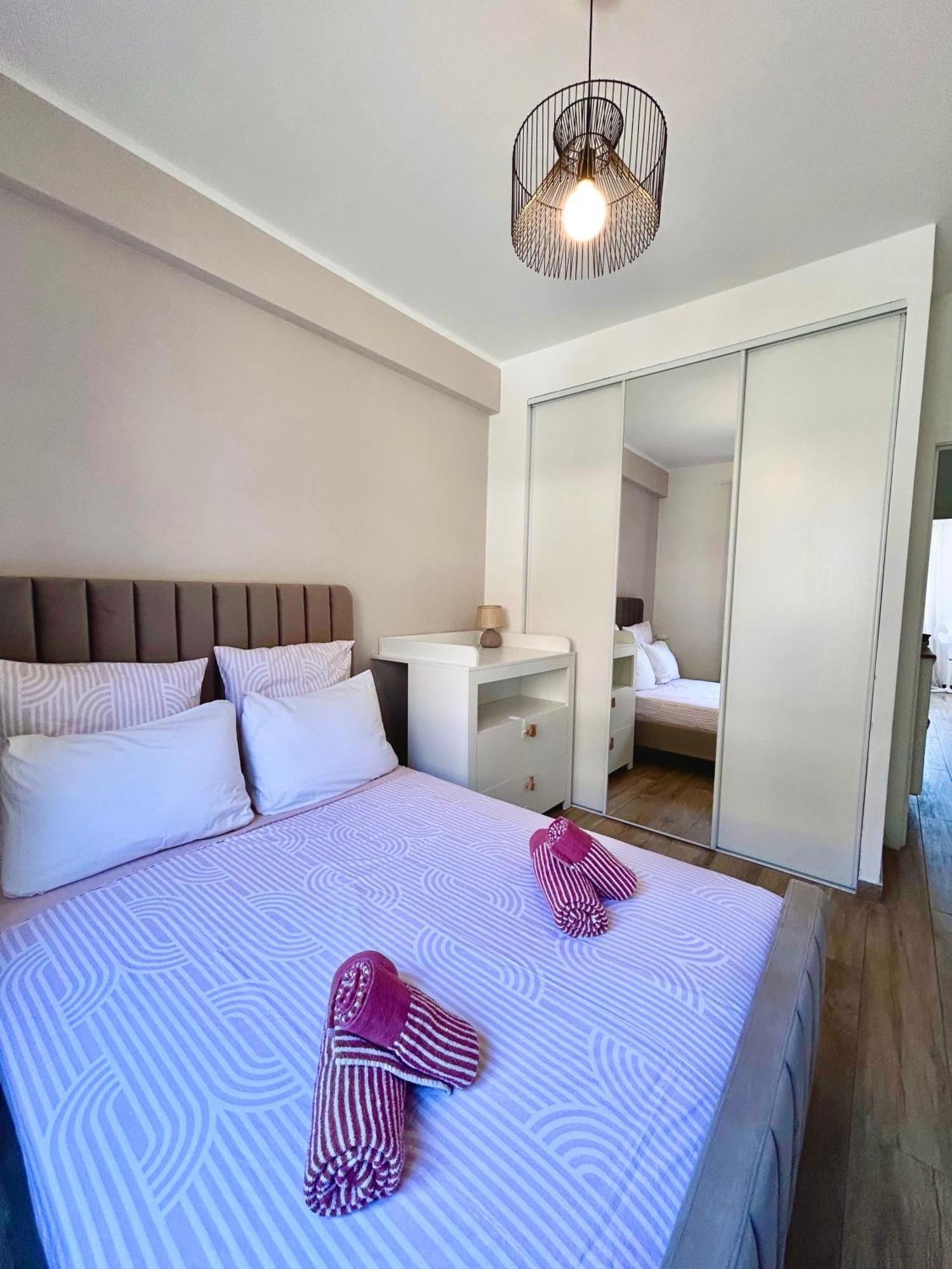 Near Port & - Private Parking & Breakfast - Full